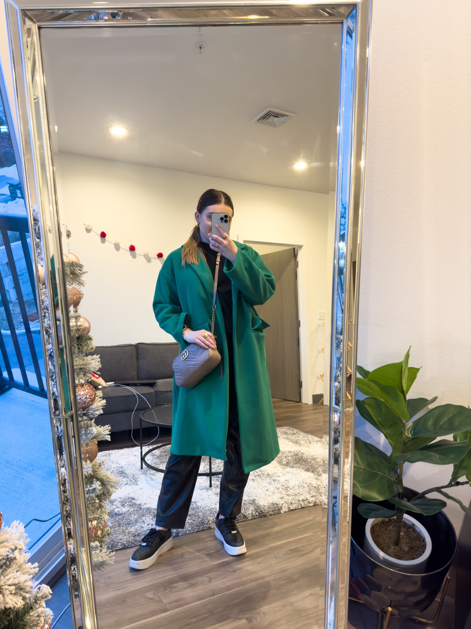 Winter workwear featuring an amazon sweater and leather pants!

I’m wearing a L sweater, size 30 pants and size 9 sneakers

#LTKworkwear #LTKstyletip #LTKSeasonal