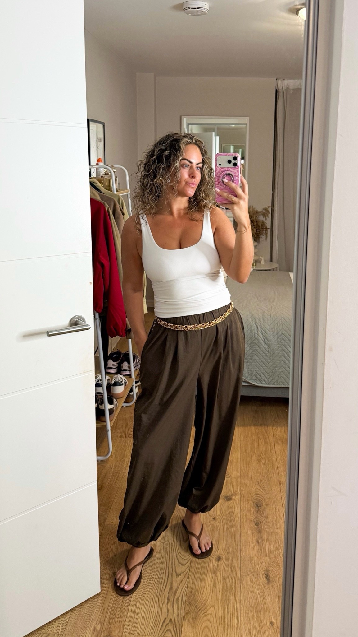 My airport fit ✈️ 

I’m a uk size 10, 5ft4 and I’m wearing a size 10 in both 

Travel outfit, airport outfit, balloon trousers,

#LTKsummer #LTKtravel #LTKstyletip