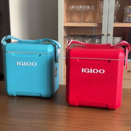 Cutest little igloo cooler with strap for carrying! Under $40 and also comes in pink! Linked a few other Walmart faves as well! #walmartpartner #walmarthome 
@walmart
.


#LTKActive #LTKHome #LTKSaleAlert