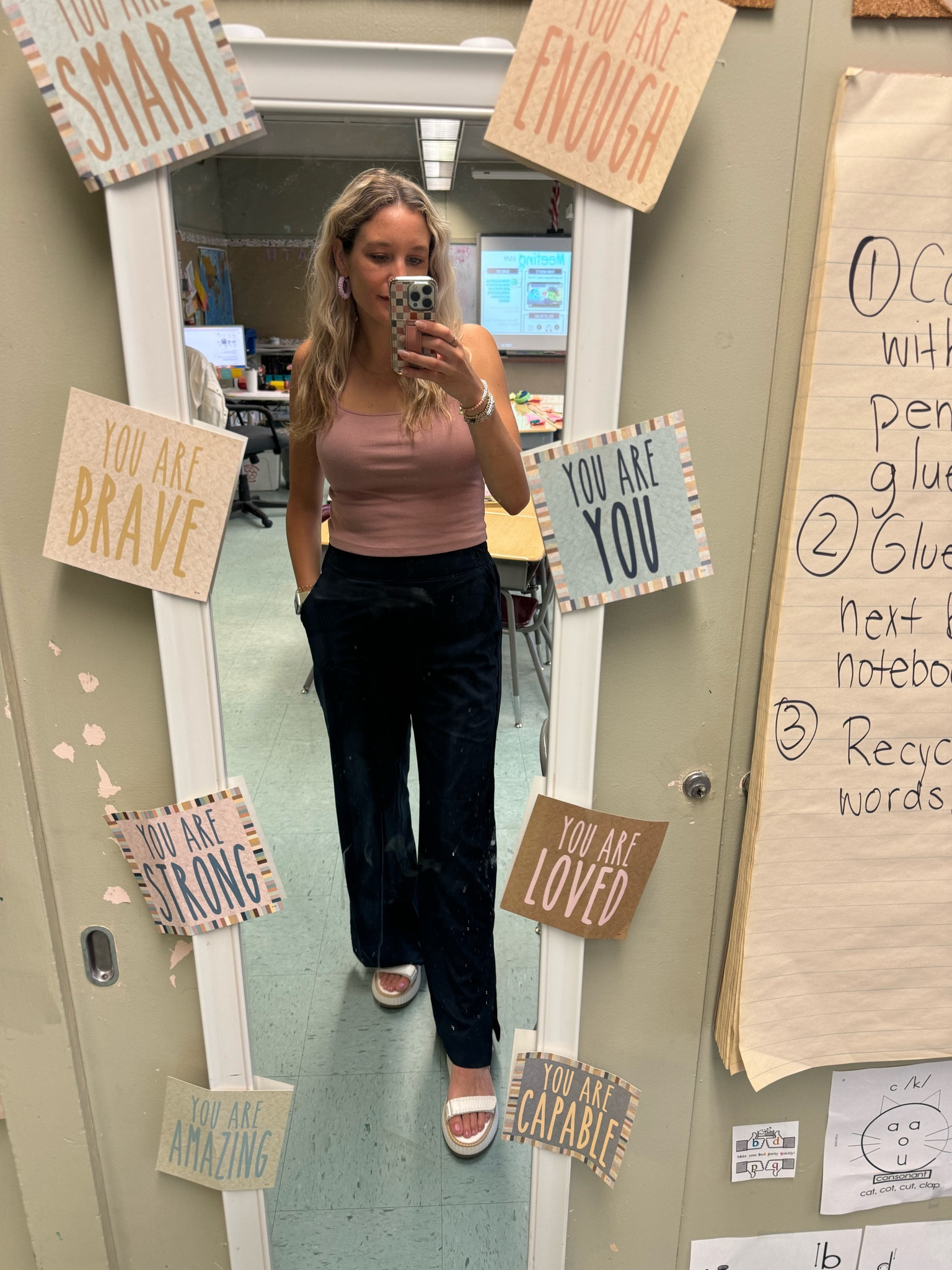 Teacher outfit!

Target shoes
Old navy pants
Old navy tank
Target earrings

#LTKMidsize #LTKFindsUnder50 #LTKWorkwear