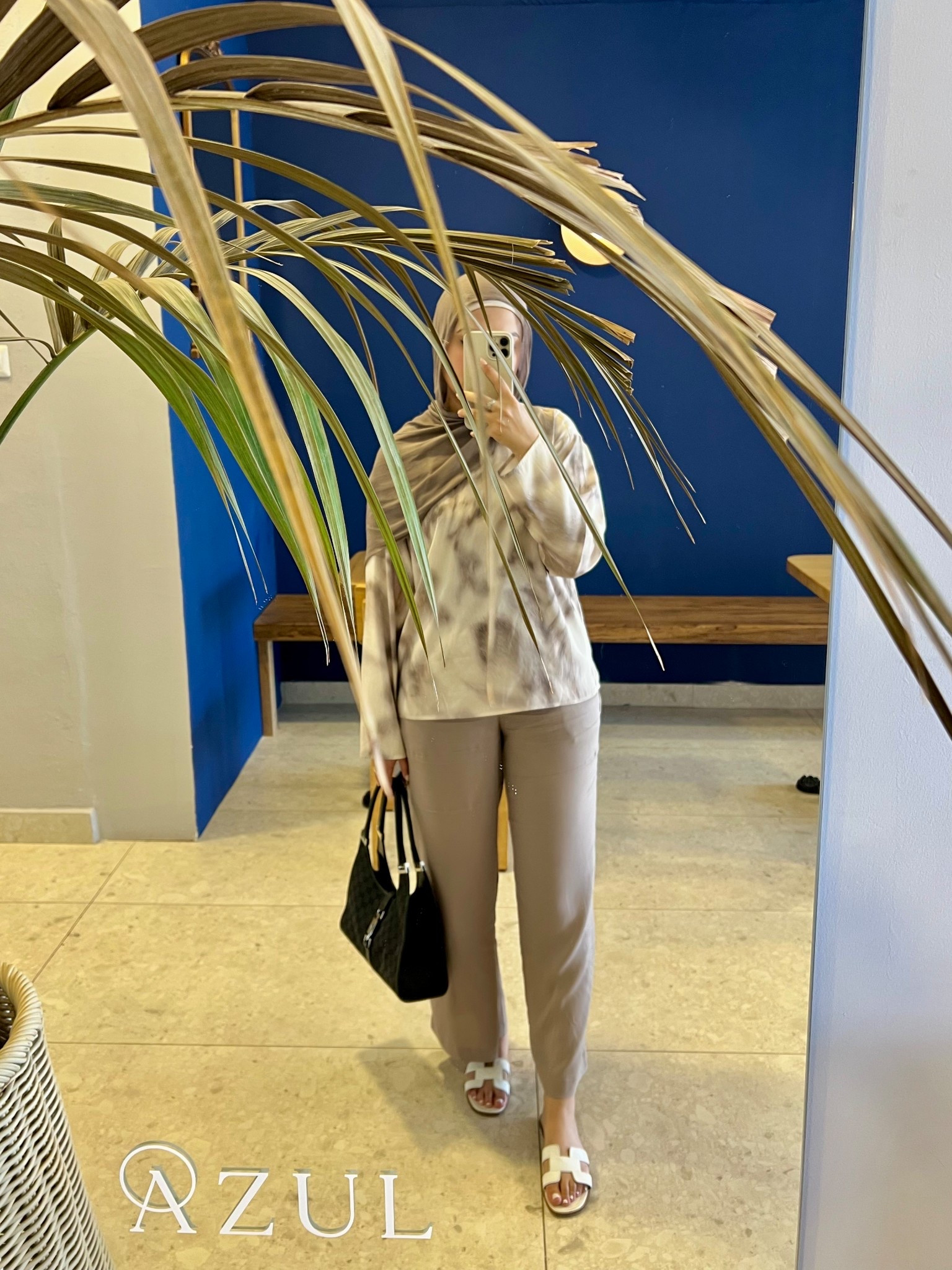 Hijab : Vela (Mink gray)
Top: old from Express
Pants: H&M (size small)
Shoes: Hermes Oran sandal in white 
Bag: Vintage Gucci Jackie 


#LTKFindsUnder50 #LTKSaleAlert #LTKStyleTip