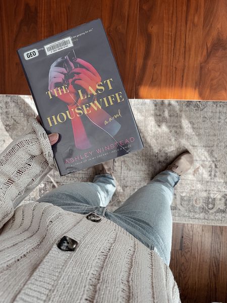 The last housewife // suspense thriller, clog slides, knit sweater, Abercrombie jeans

#LTKhome #LTKunder50 #LTKunder100