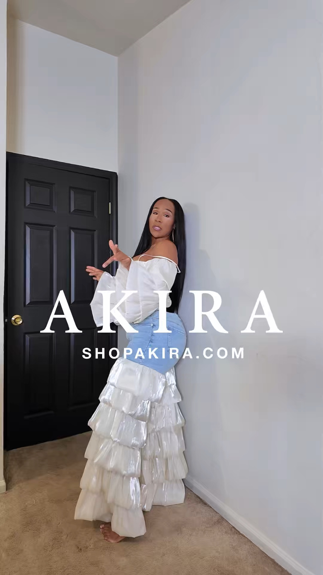 This set is SO cute together @AKIRA

I'm 5’7 180lbs
Top: Medium Pants: Large
