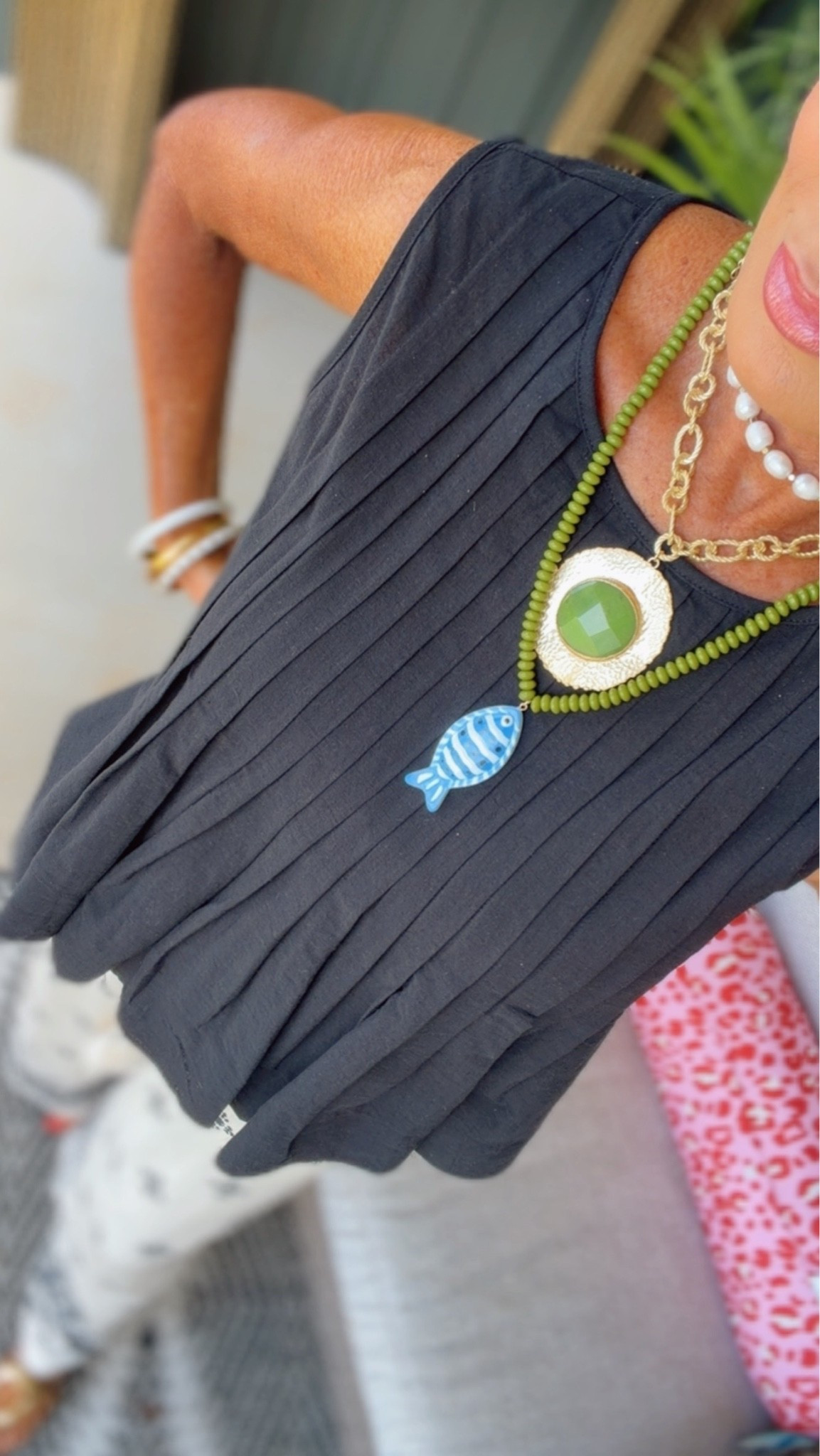 Sat neck mess

#LTKTravel #LTKOver40 #LTKootd