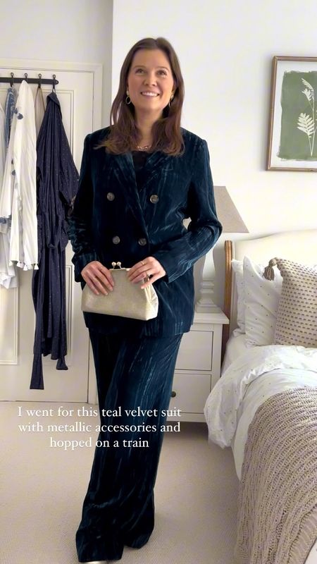 Here’s my outfit for the LTK Gala. I wore a teal velvet suit with gold metallic accessories 

#LTKstyletip #LTKGala #LTKfindsunder100