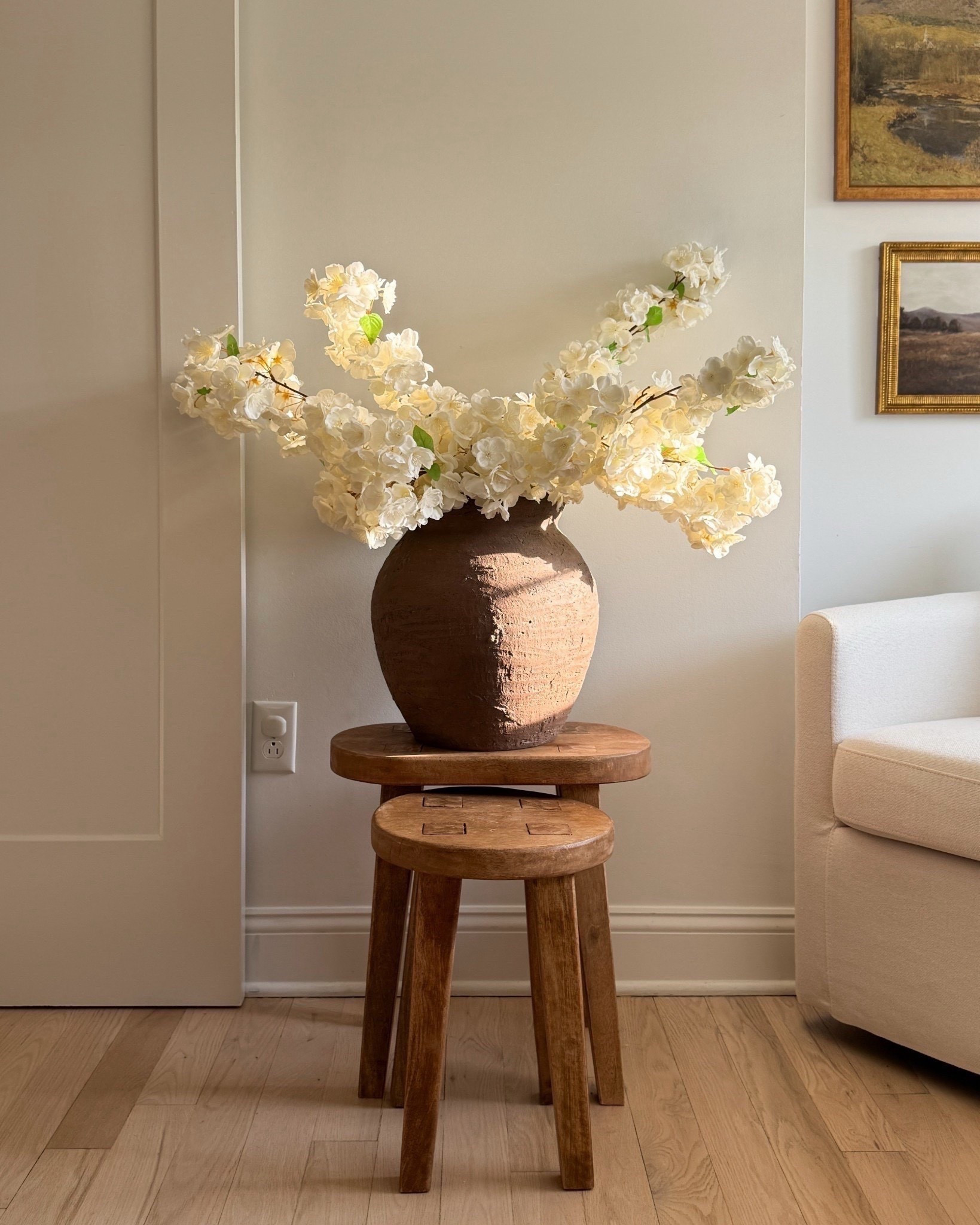 This cozy little corner is giving me all the warm, earthy vibes! These Target side tables are under $60 (on sale) 🔥 and seriously such a steal. And can we talk about this McGee & Co. clay vase? It’s the perfect statement piece to add that beautiful texture and grounded feel. 🤎
