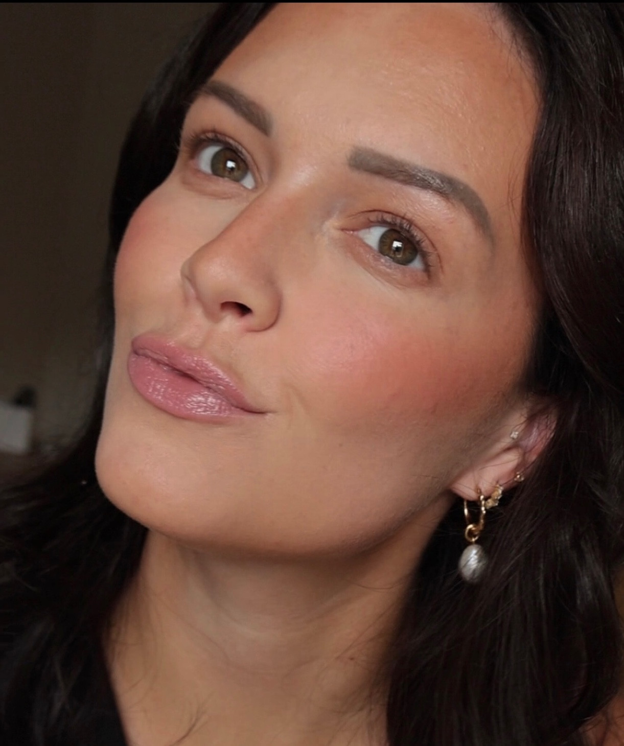 Glowy, bronzey makeup. 
Charlotte Tilbury, Glossier, Bobbi Brown, light weight foundation, pink blush. 

Makeup, makeup tutorial, simple glowy skin 

#LTKbeauty #LTKeurope #LTKuk