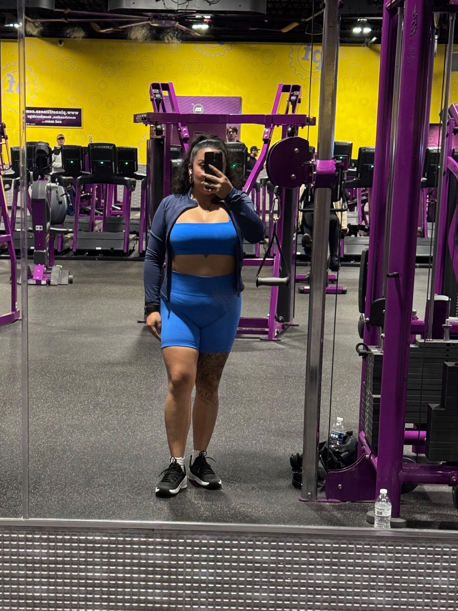 Nothing like a leg day gym ootd 

I love matching sets Ngl it’s been hard finding materials that don’t hug you super tight or have slip and slide material 

The bandeau has straps and a non slip grip while they shorts are stretchy yet compressive enough but not too much 

#gymootd #gymfit #workoutoutfit #womensactivewear #activewear #nike 

#LTKMidsize #LTKActive #LTKfitnessgoals
