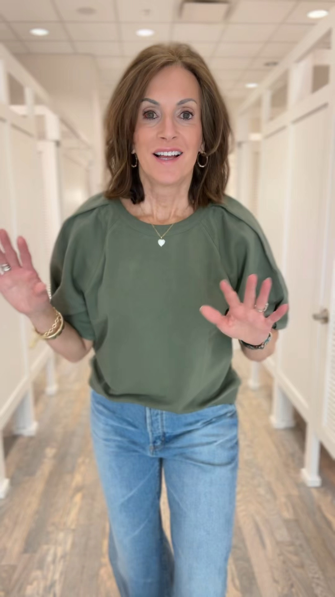 Pleated puff sleeve sweatshirt- large
Jeans - 28/6

Spring style
Travel style 
Casual Fridays 
Denim trends 


#LTKTall #LTKMidsize #LTKSaleAlert