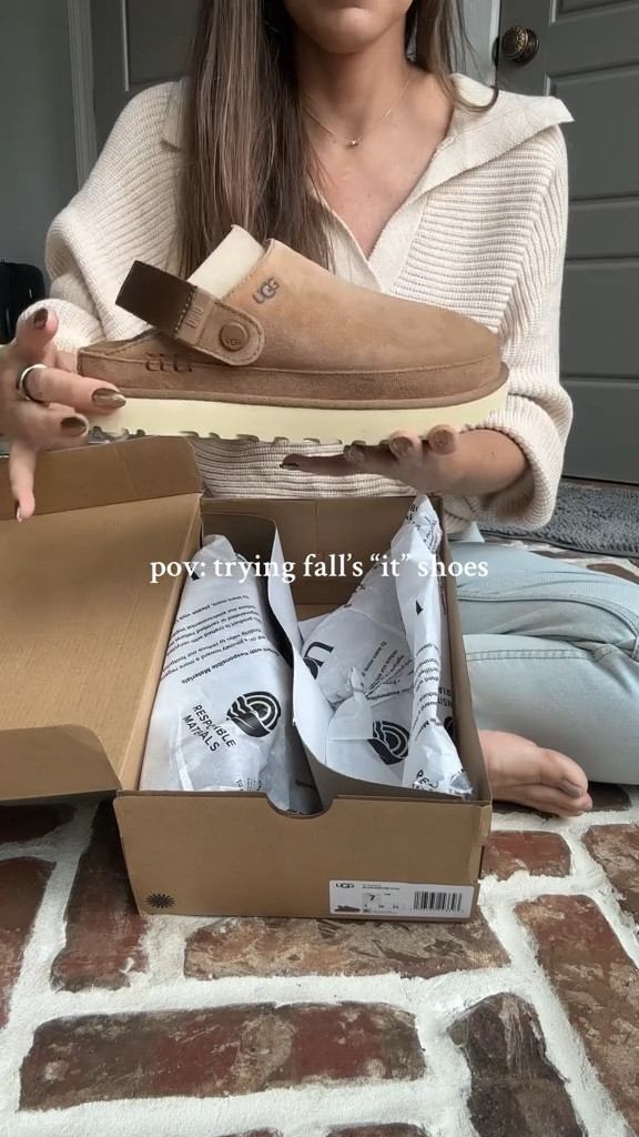 UGG Goldenstar Clog Unboxing 🤎

#LTKStyleTip #LTKShoeCrush