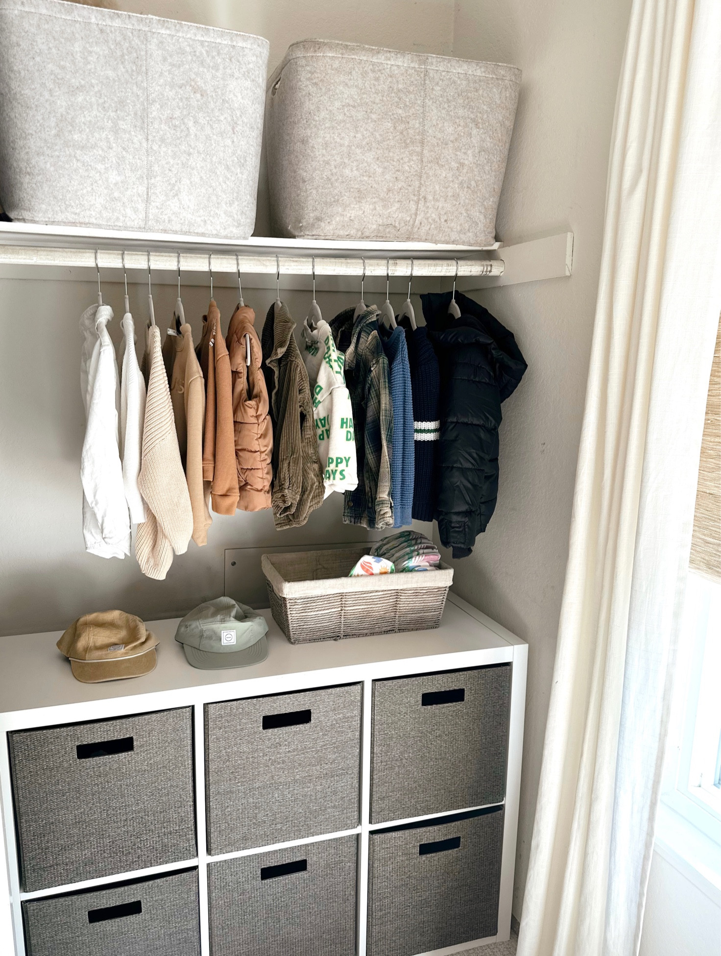 This system is simple but has been SO functional for my sons closet. Only kept what currently fits him & was in good condition. Bins above hold the next size up & the previous size down which we’ll save for his baby bro! #organization #kidsclothes #organizedhome 