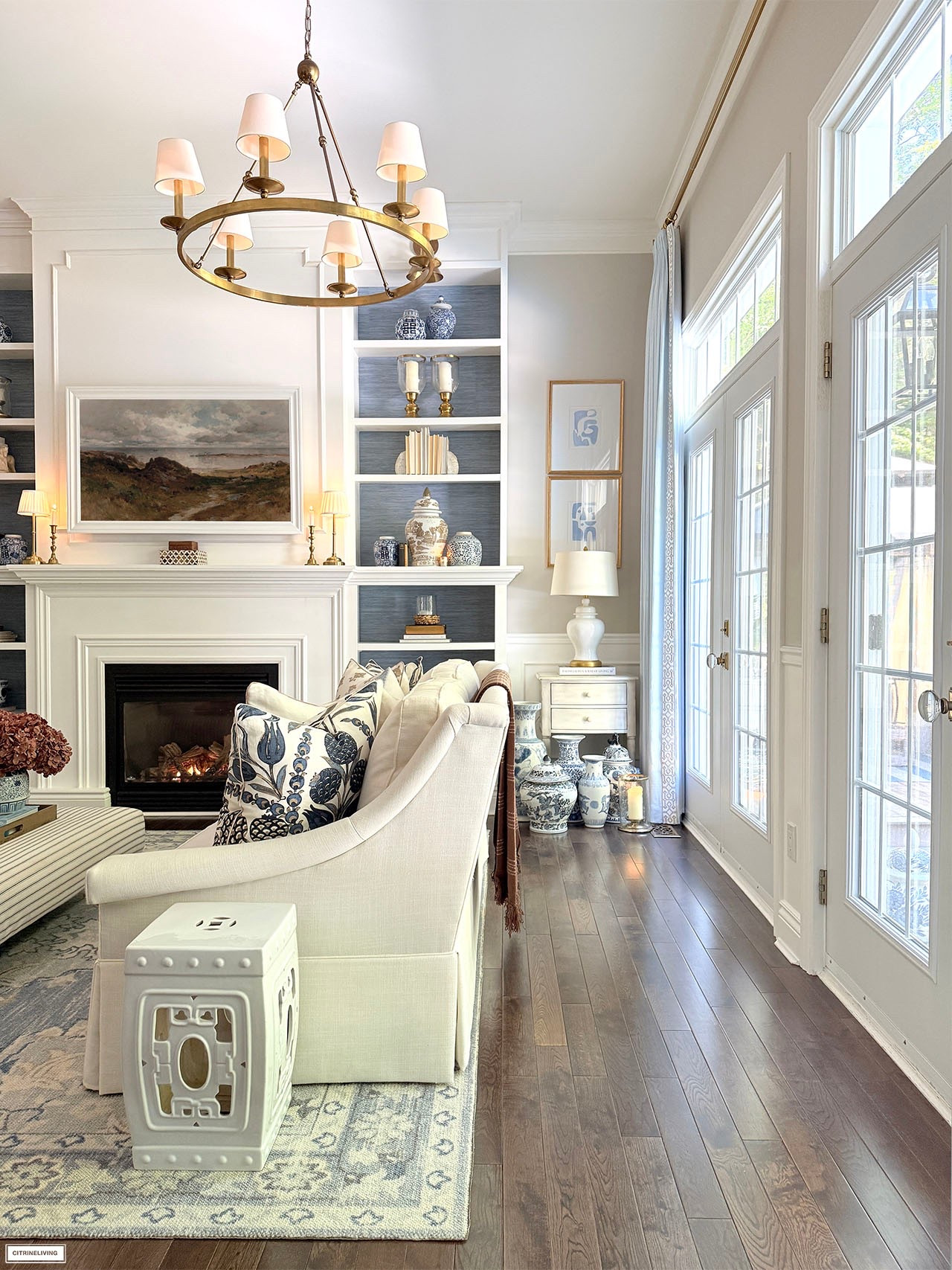 Simple elegant chic fall living room decor!