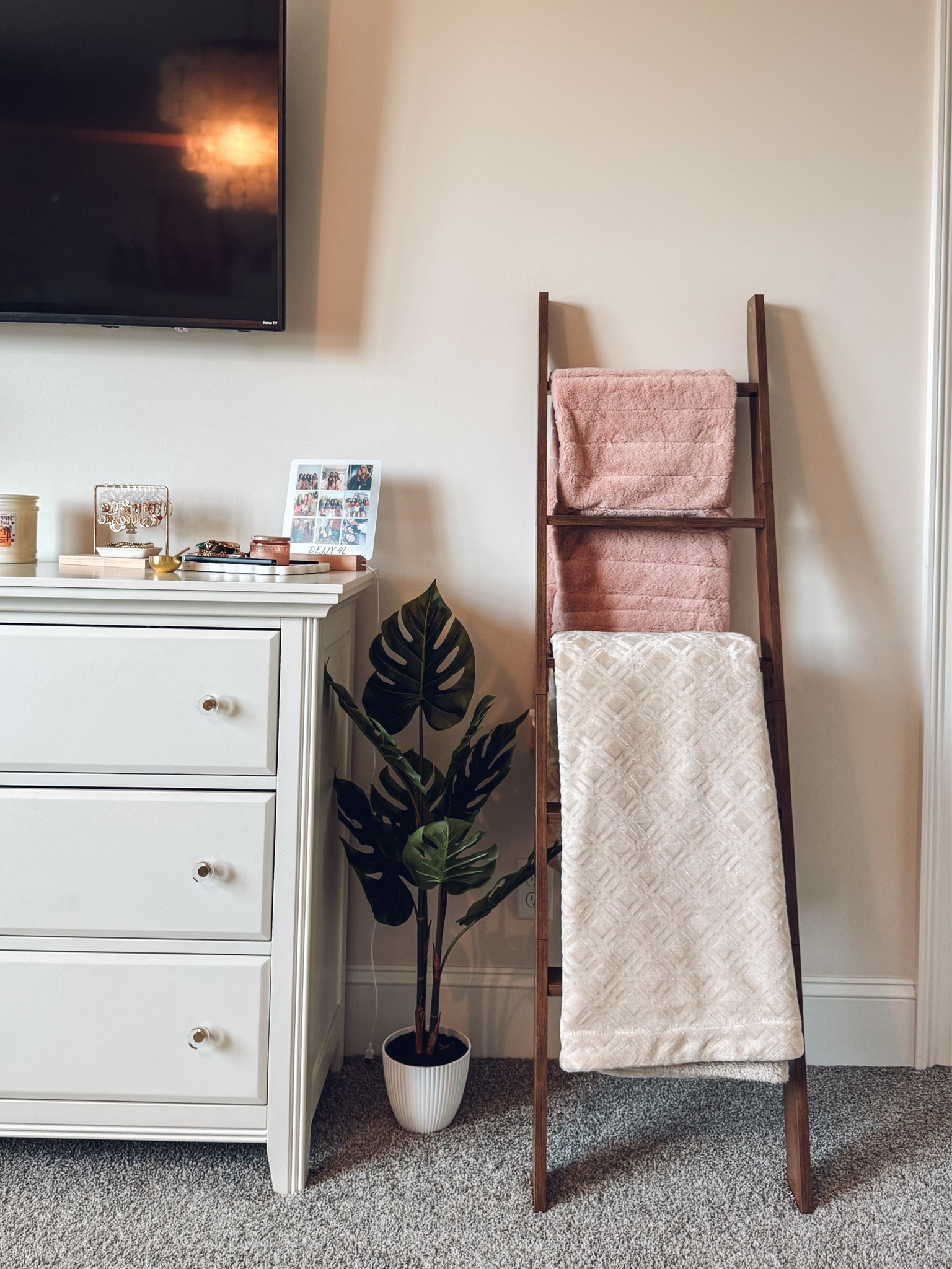 Blanket ladder to help display all the petty cozy blankets 

Teen girl’s bedroom decor idea 


#LTKStyleTip #LTKKids #LTKHome