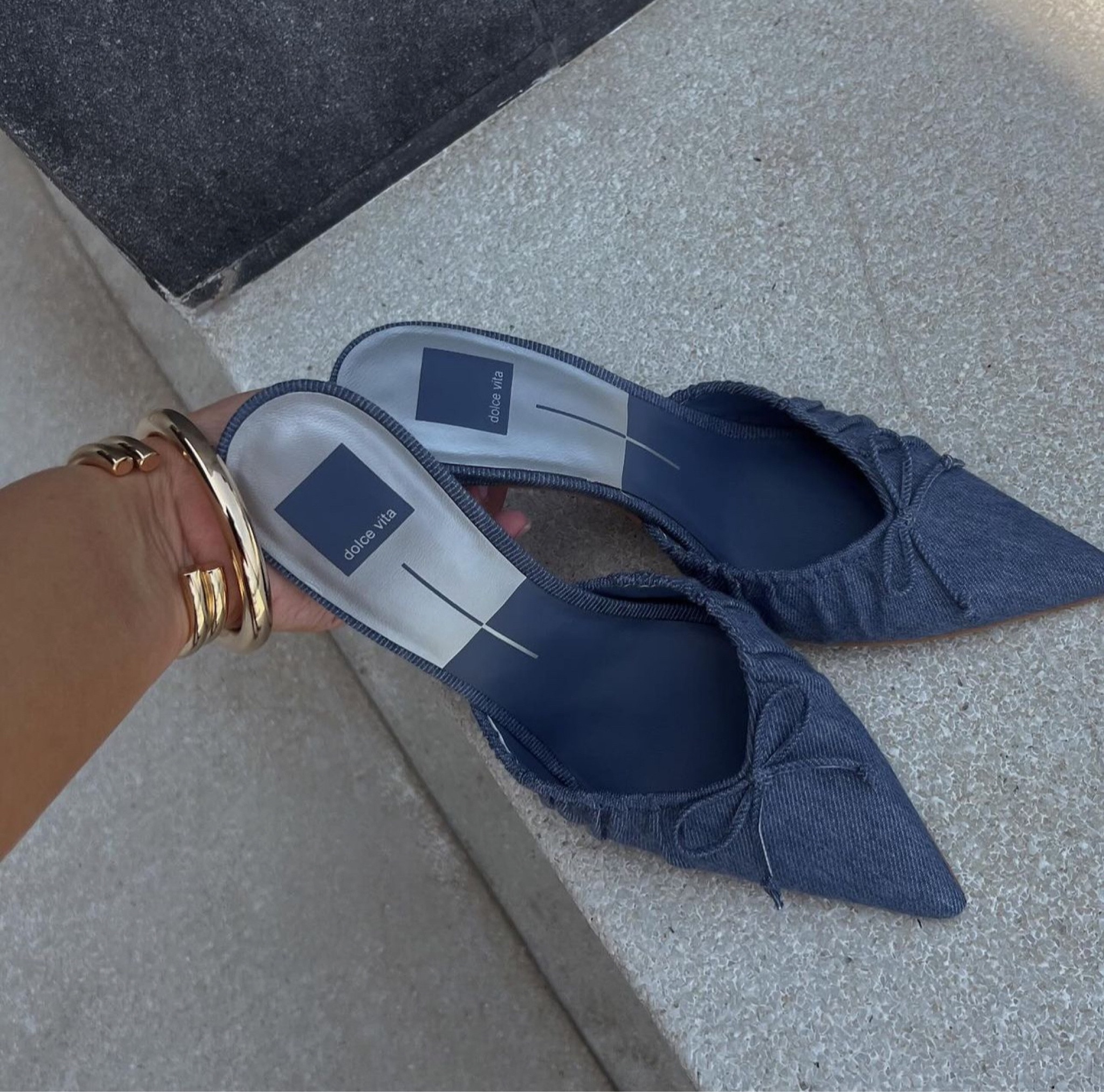 A moment for the heels 👖🤌🏼

Heels, denim, bangles, accessories, spring outfit, kitten heels 

#LTKstyletip #LTKGala #LTKshoecrush