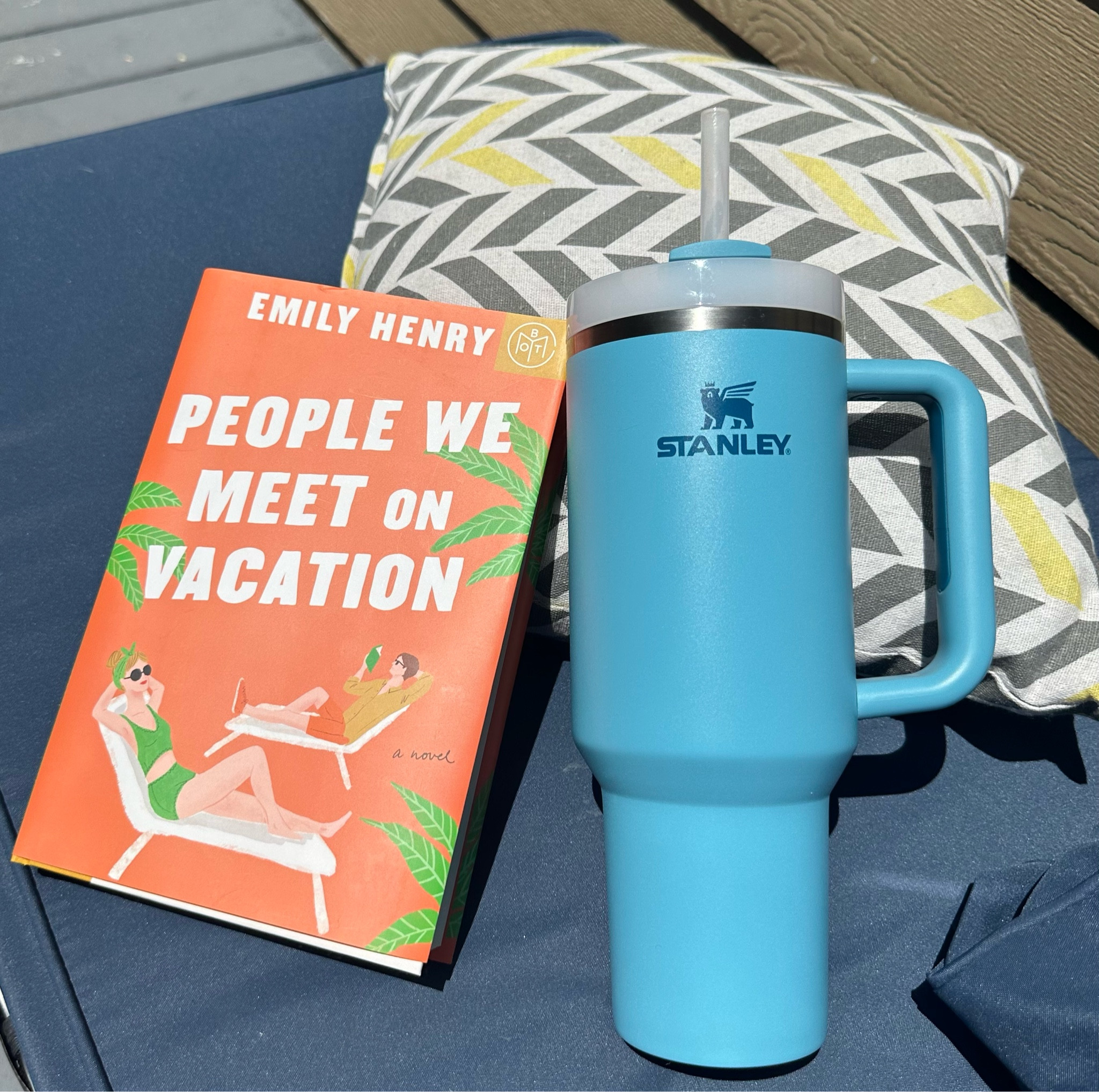 Hydrating and reading! Love this color “Pool” by Stanley 🤍