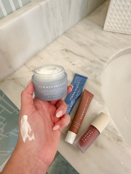 I love this moisturizer from @summerfridays! It is so fluffy + leaves your skin moisturized + primed for makeup! 

Also linking my favorite Summer Fridays products! #ad

#LTKbeauty