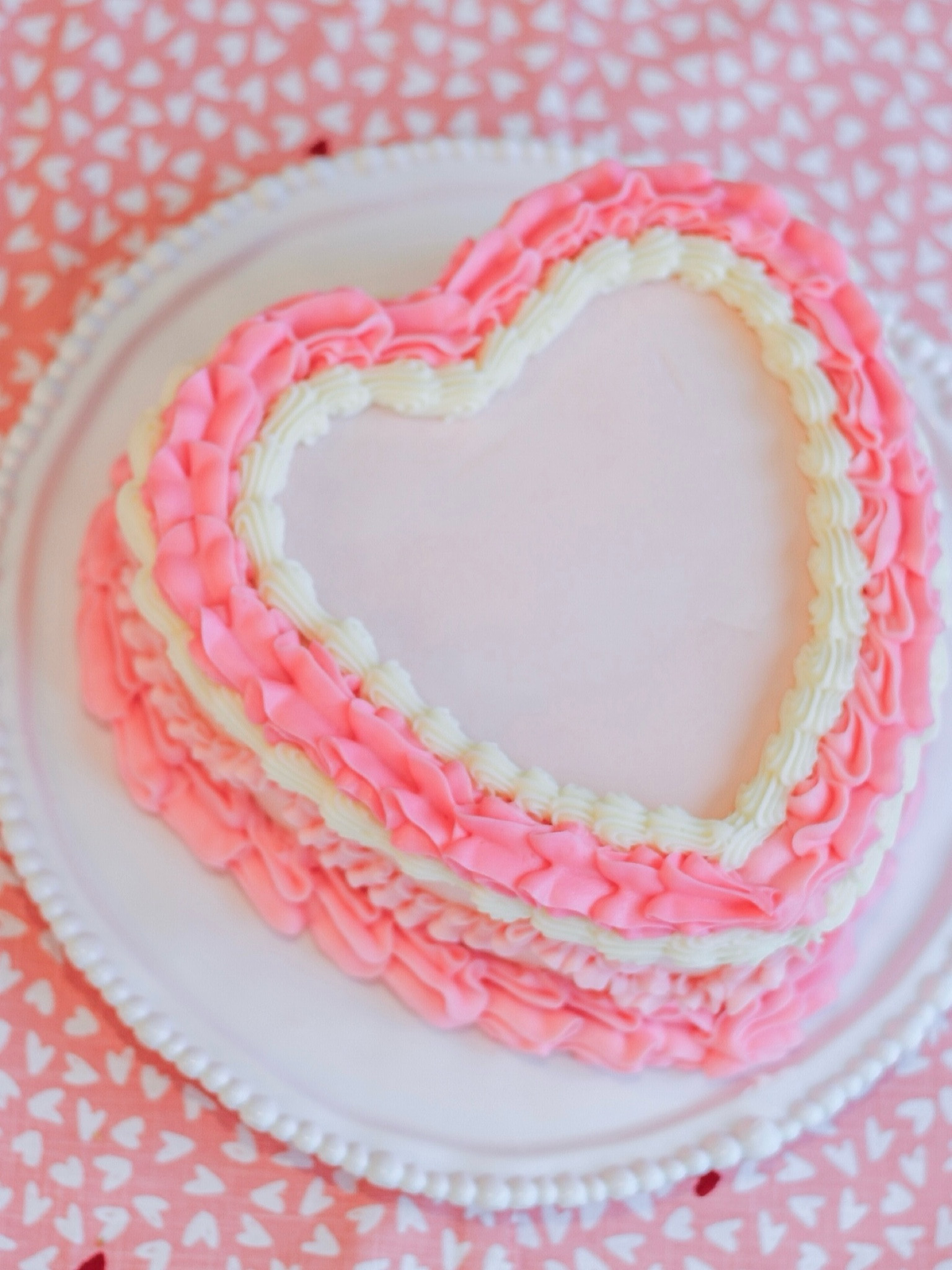 What I used to decorate my vintage heart cake!
Cake pan: 8 inch
Tips: Wilton 2D, Wilton 21, Wilton Leaf Tip