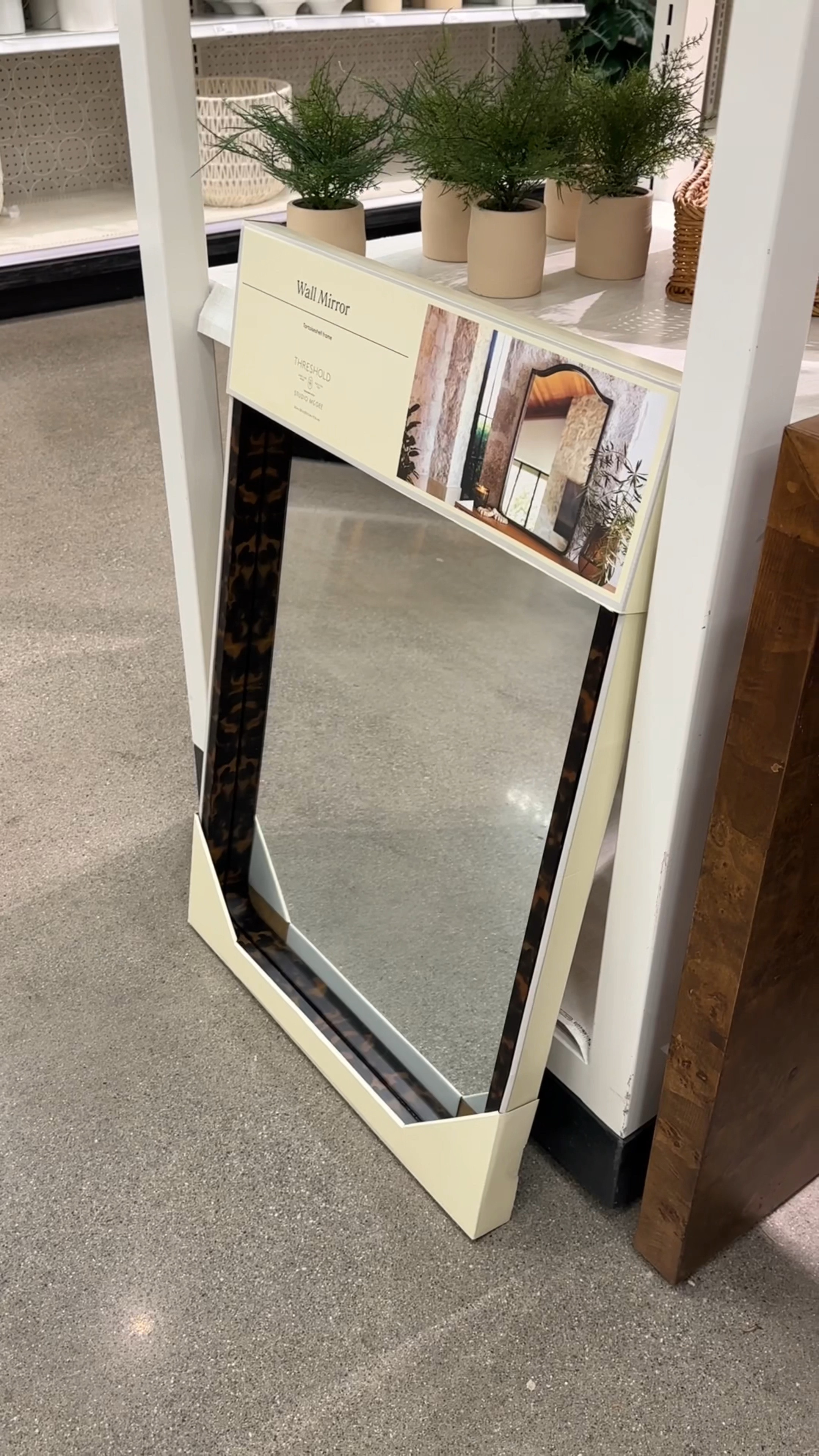 Tortoise shell wall mirror.. so cute!!

#LTKhome