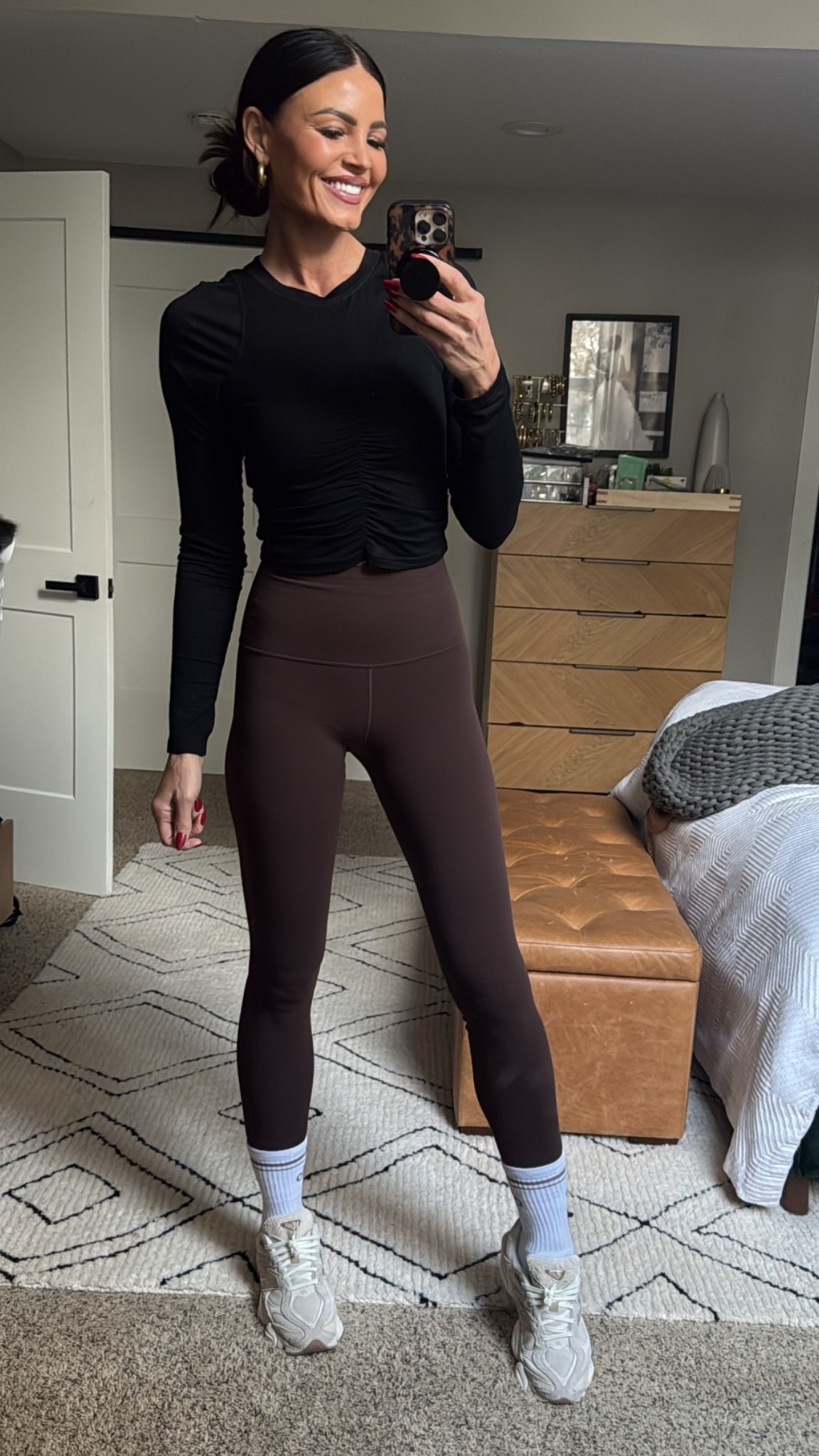 Medium scrunch top
Medium leggings 

#LTKSaleAlert #LTKActive #LTKOver40