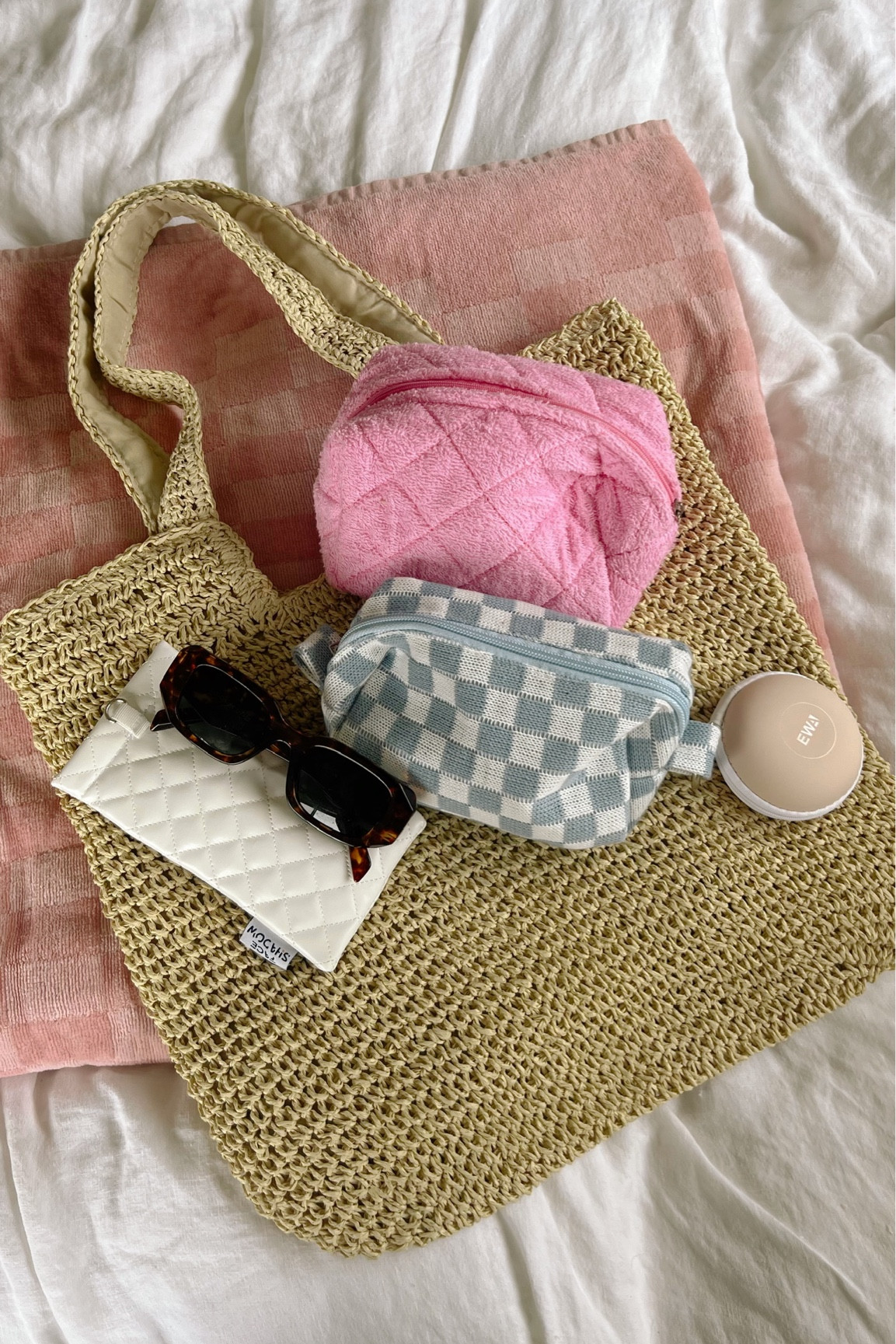 Everything in my beach bag!!

Beach bag essentials | beach bag must haves | beach essentials | beach must haves | pool bag essentials | pool bag must haves | pool essentials | pool must haves | vacation essentials | vacation must haves | beach aesthetic | beach inspo | pool aesthetic | pool inspo | pack with me | aesthetic pack with me | aesthetic packing | asmr pack with me | asmr packing | what’s in my bag | travel gadgets | favorite spf | favorite sunscreen | tanning must haves | asmr organizing | asmr organization | aesthetic organizing | aesthetic organization

#LTKSeasonal #LTKswim #LTKtravel
