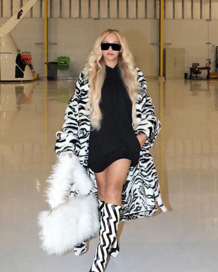 Beyonce ate Spaghetti on her private jet in a black and white look