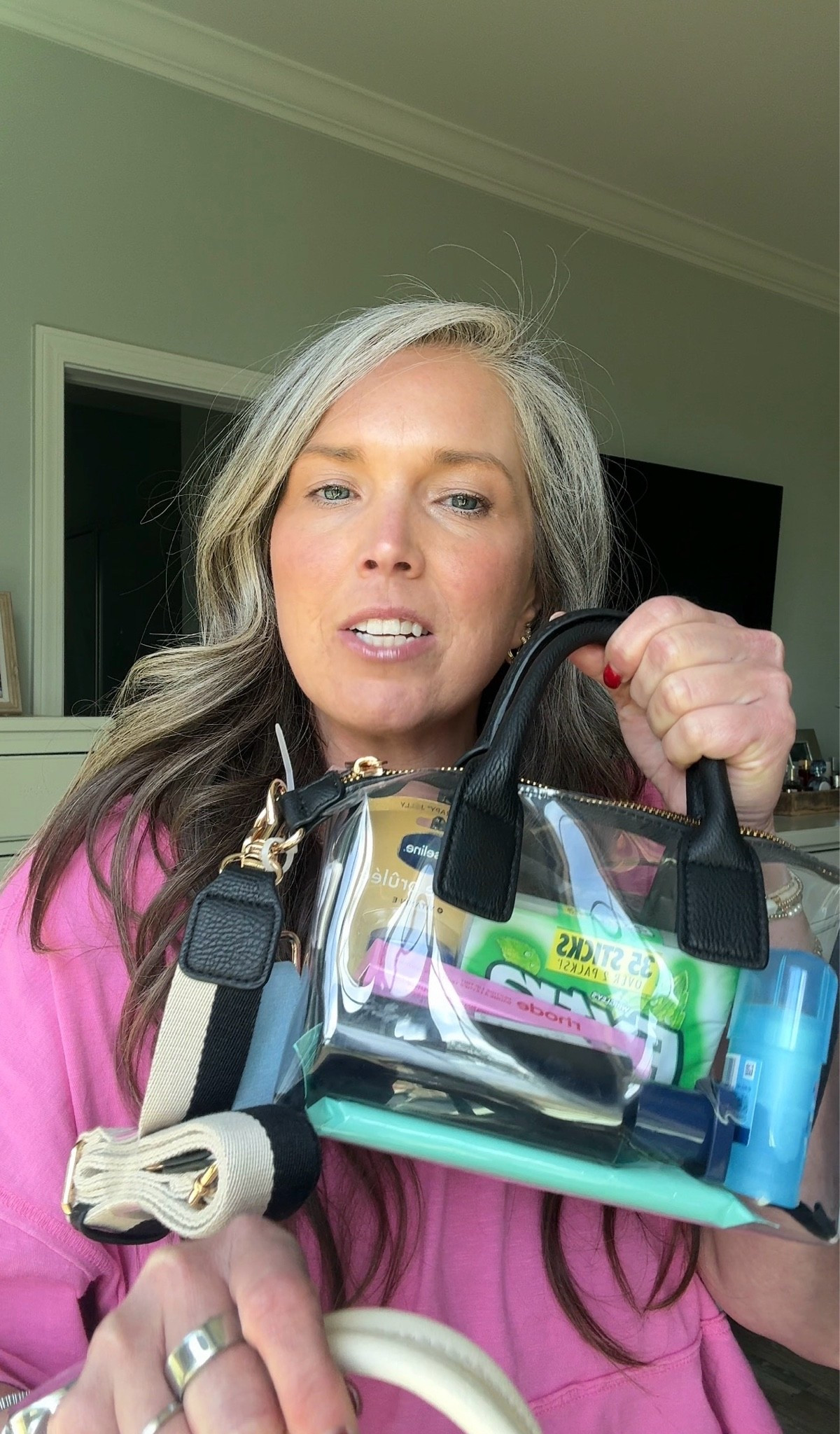 Grad gift for girls!!
Game day bag 👛
Full of goodies!  #graduation #gradgift #seniorgirl