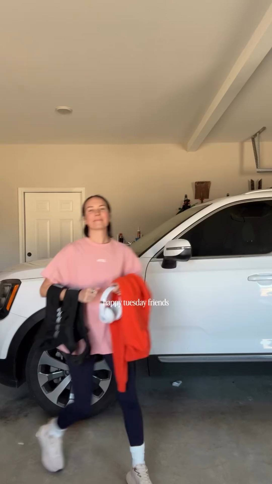 let’s go for a walk, shall we 👟

work from home, walking ootd, ootd, weighted vest, beats, all swift

#LTKfitnessgoals #LTKootd #LTKdayinmylife