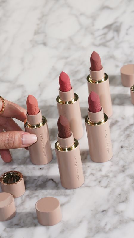 Westman Atelier Lip Suede Matte Lipstick swatches

Lacker
Pique
Minx
Je Reve
Due

#LTKbeauty
