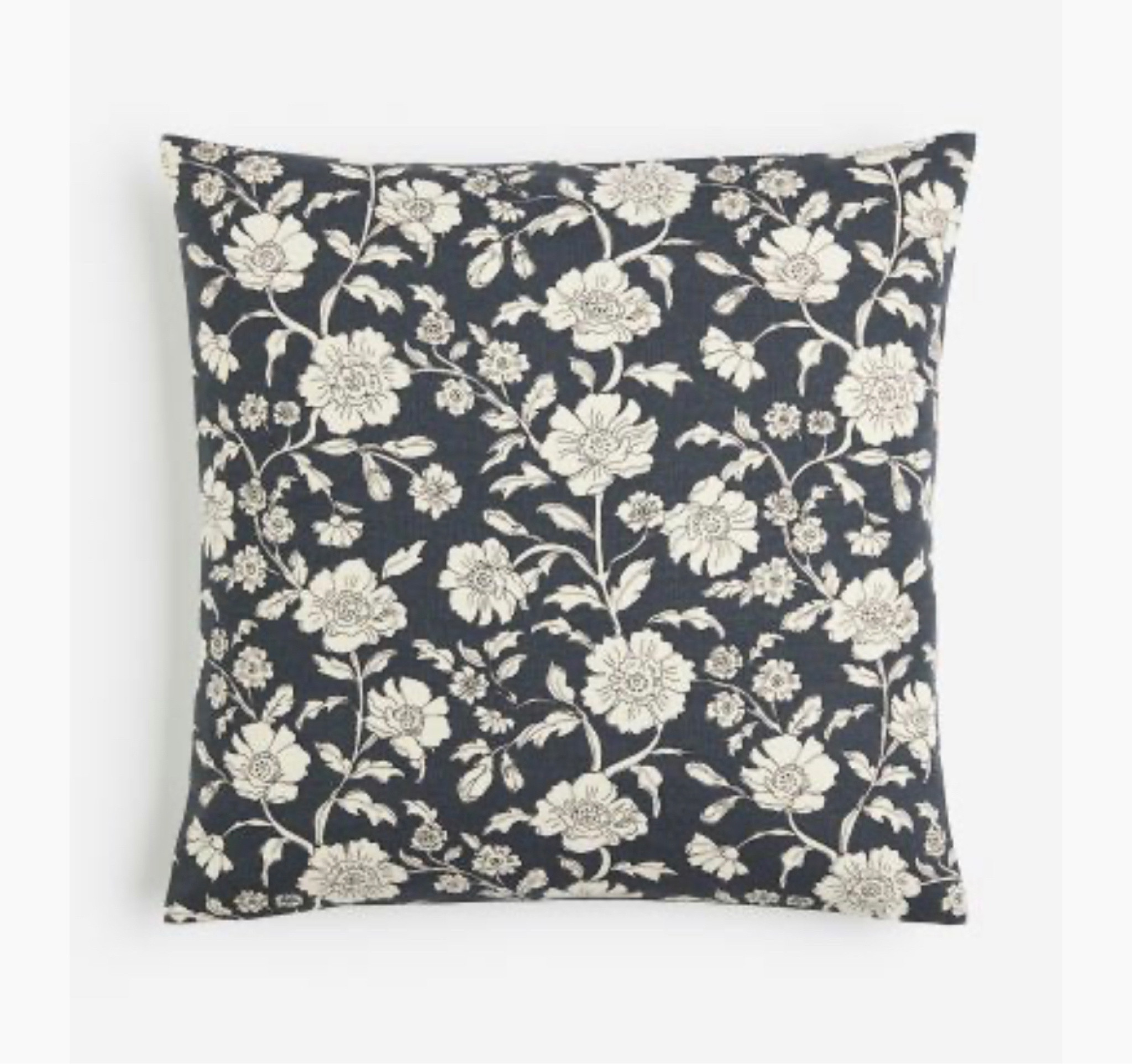 Floral throw pillow 

#LTKSale #LTKhome