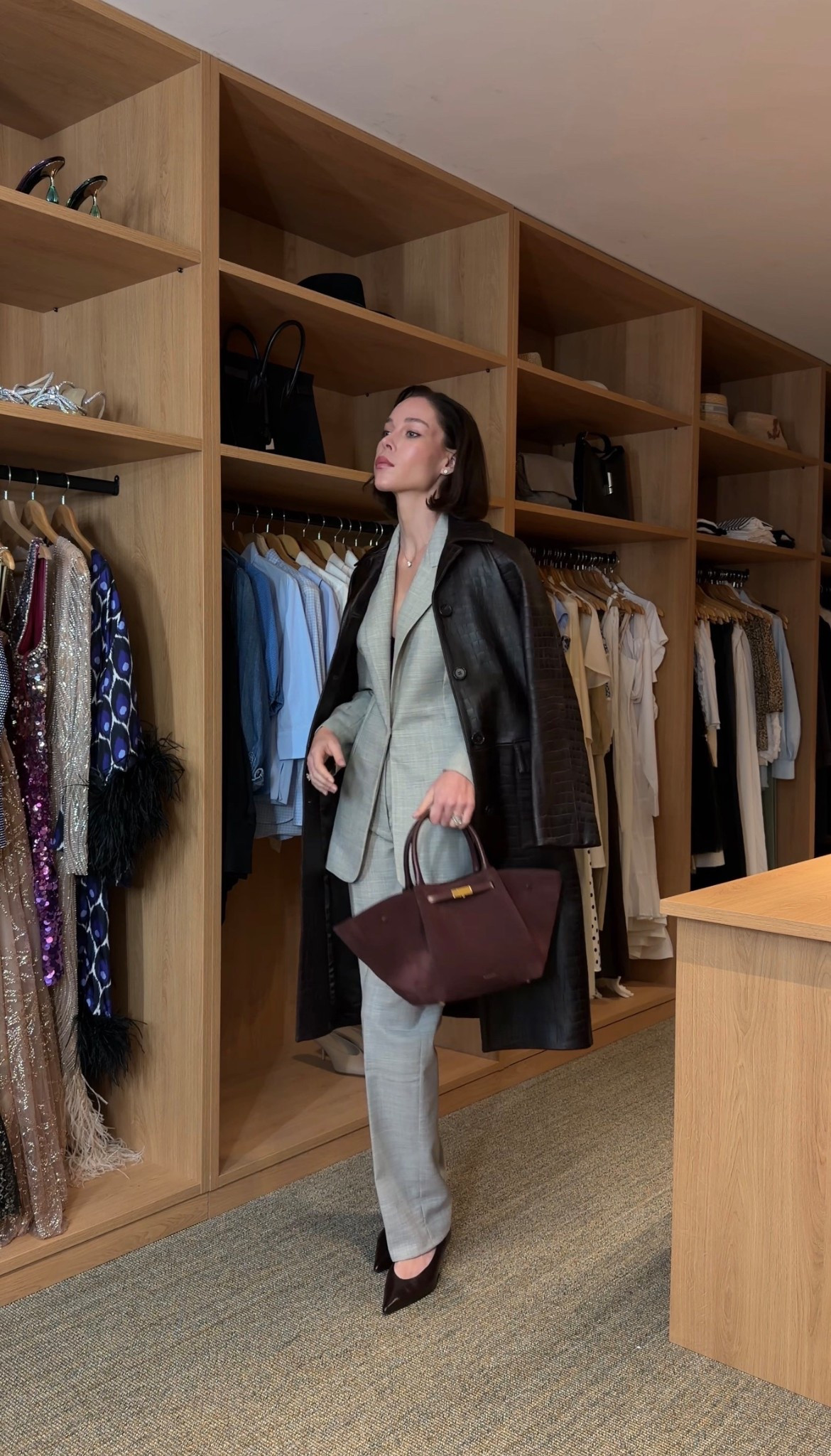 Back to work look 🤍

Tailored suit, sharp lines and timeless neutrals : this is my go-to uniform for stepping back into work mode.
I love balancing a structured blazer with a leather coat worn over the shoulders for that effortless, confident feel.
Finished with classic pumps and a statement bag to elevate the whole silhouette.

A modern, elegant look that works from meetings to after-work plans . easy, powerful and timeless.

#LTKeurope #LTKfrance #LTKworkwear