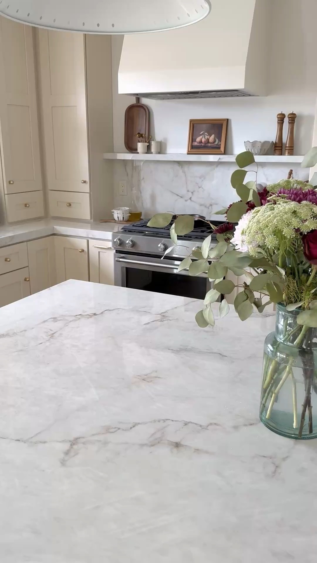 Creating a beautifully styled kitchen makes doing the dishes a little easier! Love that this cookbook doubles as decor! 

Modern Organic | Kitchen Makeover | Neutral Decor | Interior Design | Interior Decor | Home Styling | Kitchen Reno
•
•
🤎 Share and follow House.on.TeelHill for more home design and styling! 

•
•
#homedesign #kitchenrenovation #homemakeover #kitchendesign #kitchentransformation

#LTKSeasonal #LTKHome #LTKSaleAlert