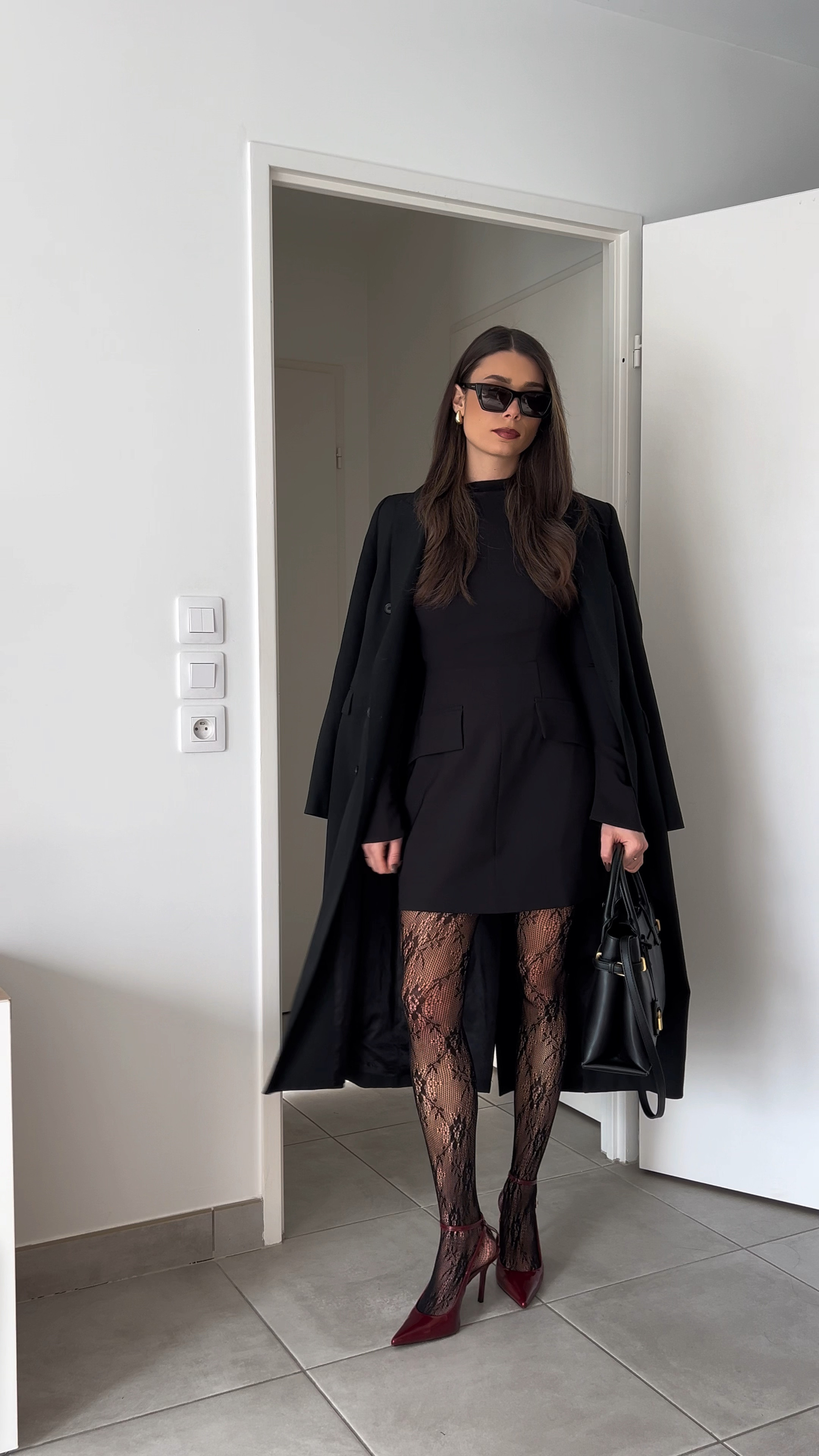 Hourglass dress & lace tights 🖤

#LTKfrance #LTKFashionMonth #LTKdatenight