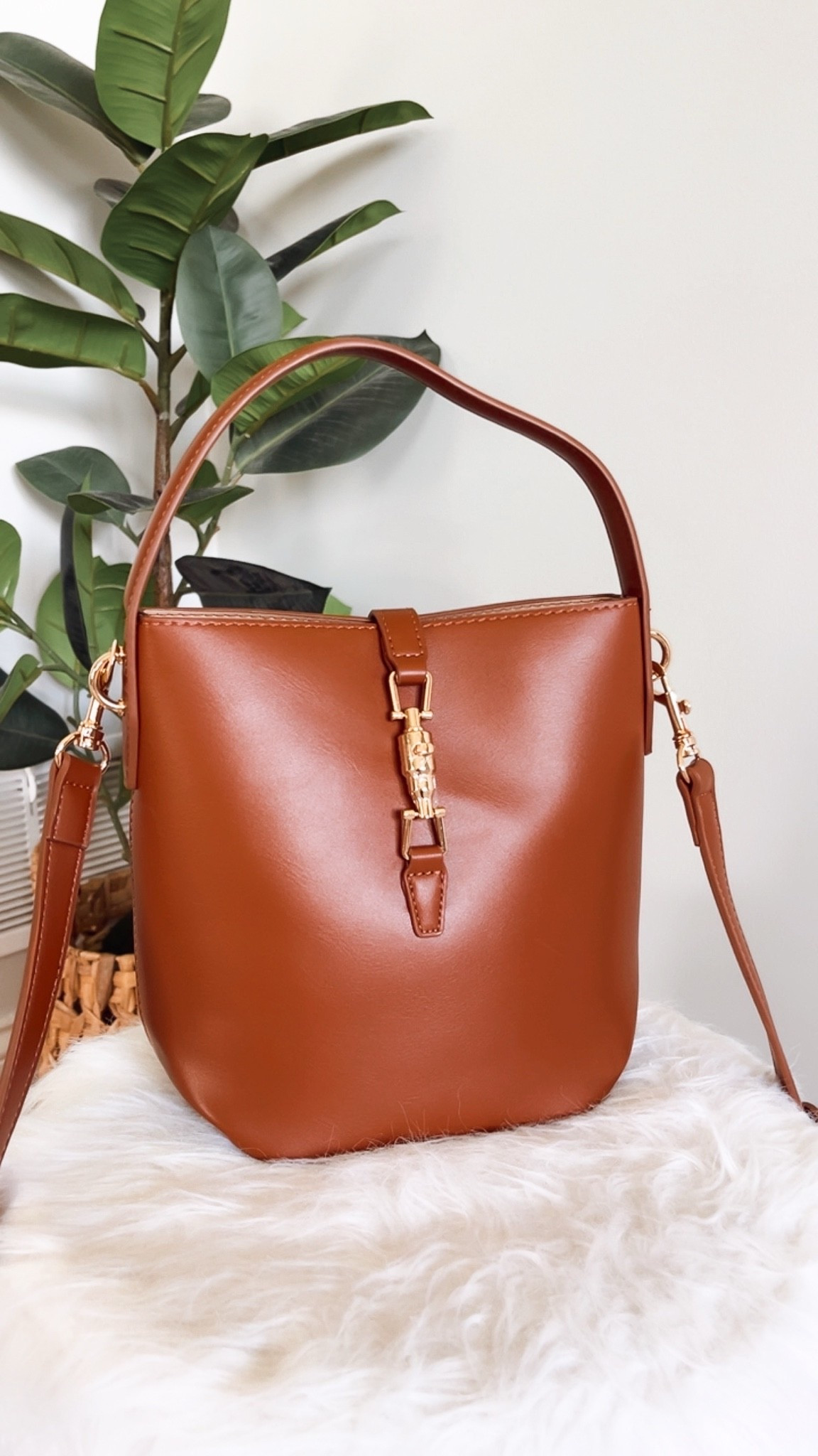 cute, stylish, and super versatile. Wear on shoulder, on arm, or crossbody. Love the bucket style, holds so much!

#LTKdayinmylife #LTKmomlife #LTKSeasonal
