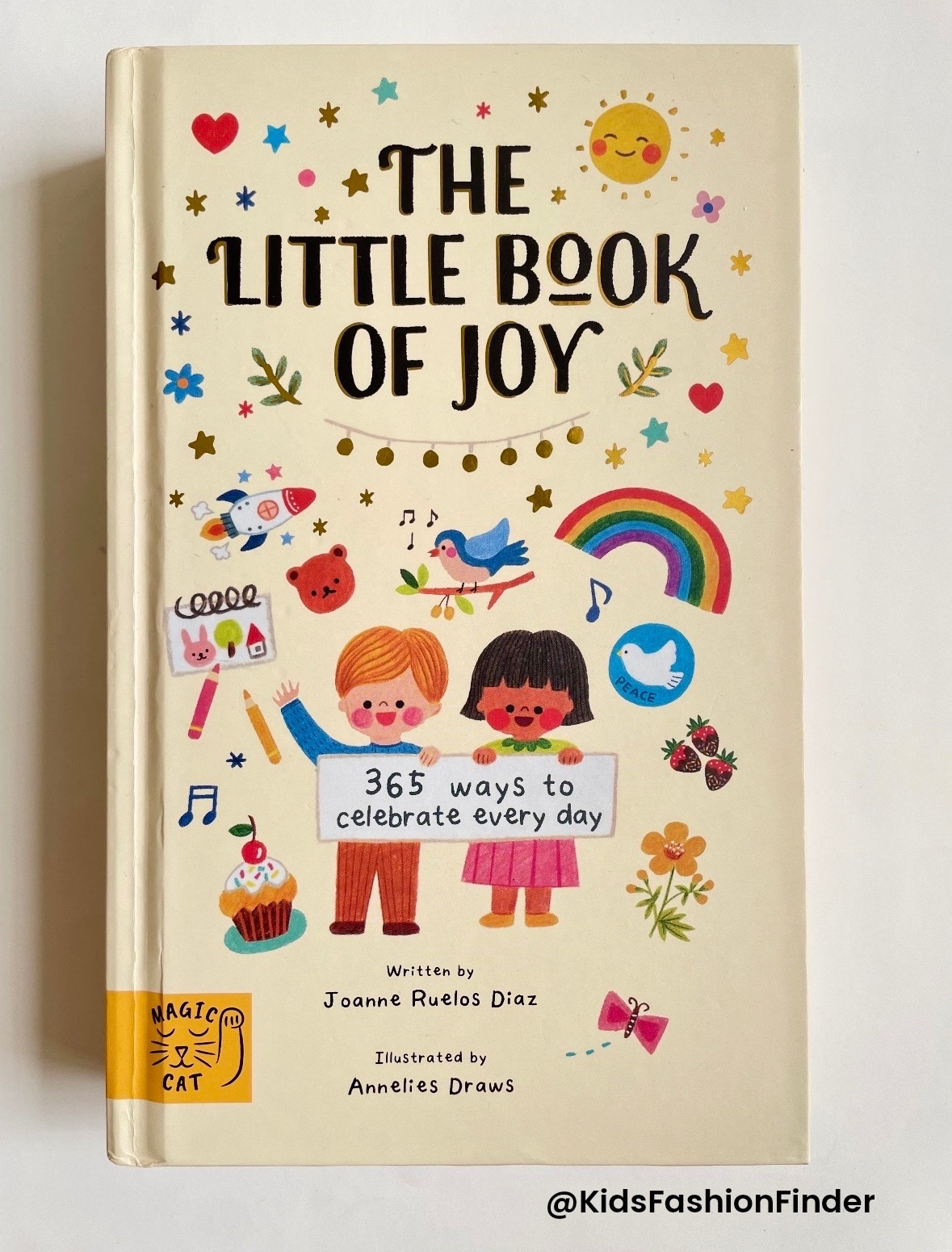📚✨ A super fun daily happiness book for kids!
Filled with fun facts, mindful activities, trivia, and international days for every day of the year 🌍💛

Perfect for curious little readers ages 5+ — learning something new every day 🥰

#KidsBooks #LearningThroughPlay #MindfulKids #FunFacts
#EducationalToys #HappyKids #MomApproved #LTKFamily