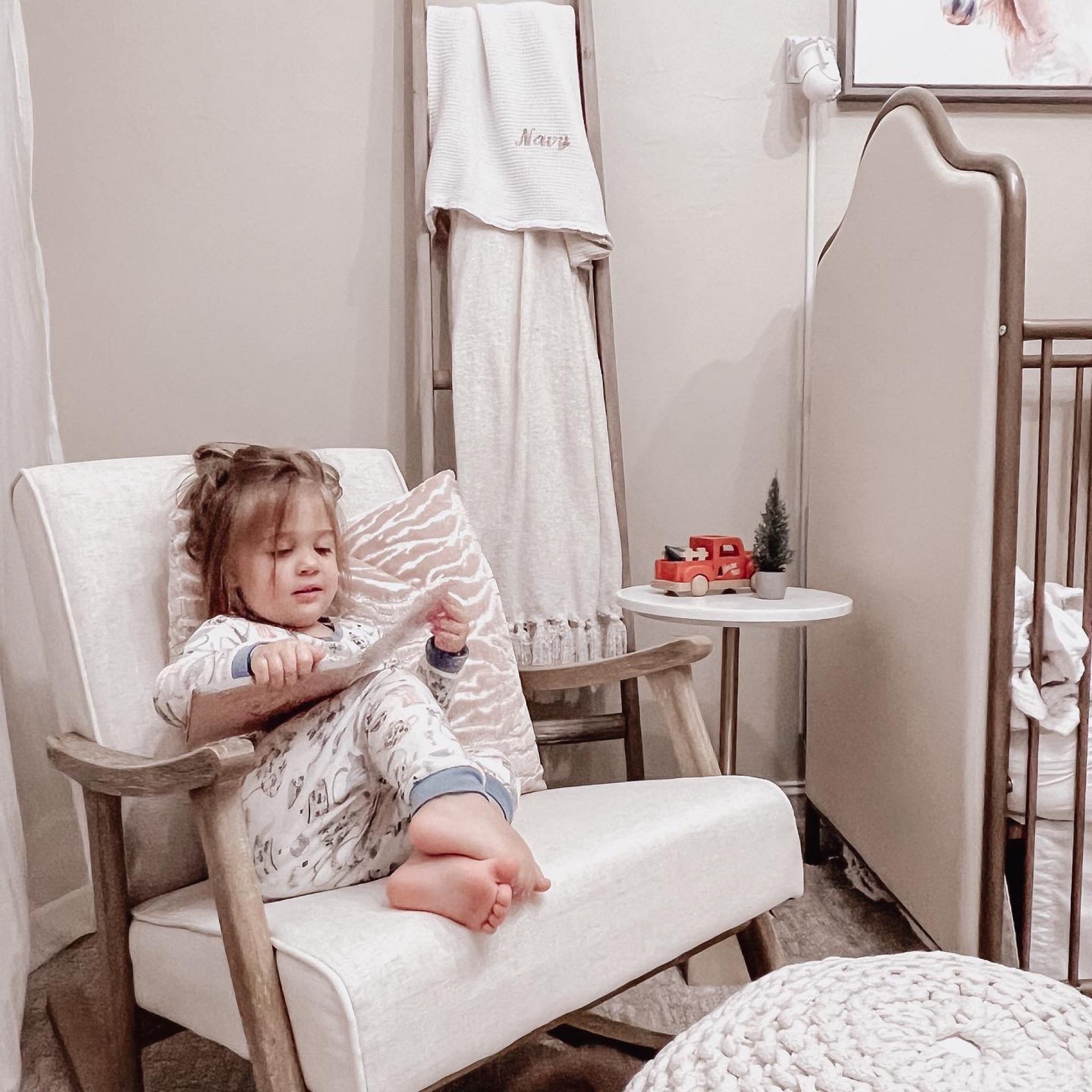 Navy’s reading corner 🤍

Toddler. Toddler room. Baby Girl. Girl room. Home decor. Reading corner. 

#LTKkids #LTKhome #LTKbaby