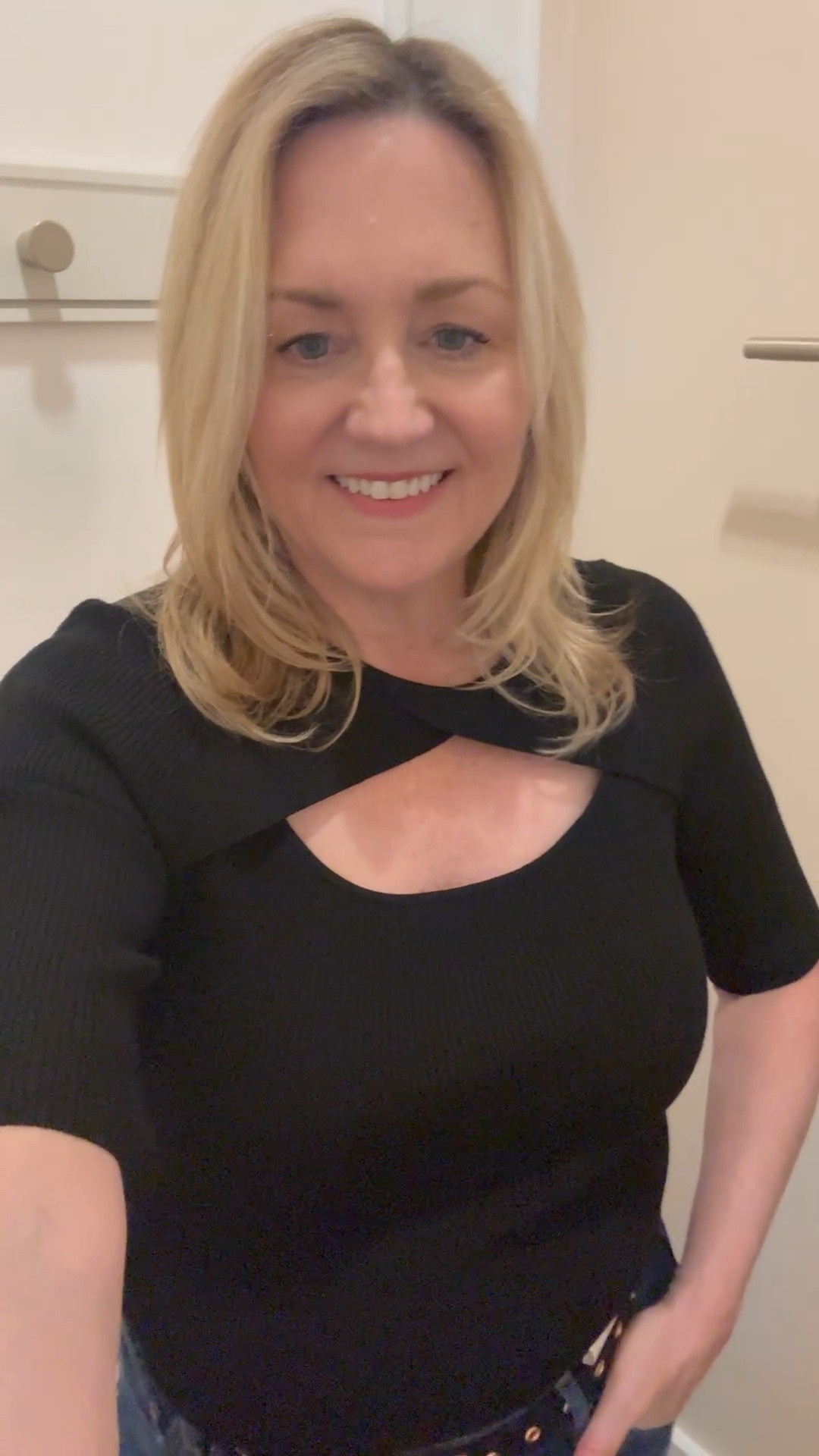 Love the cutout on this cute sweater.  Date night outfit 

#LTKootd #LTKMidsize #LTKValentine