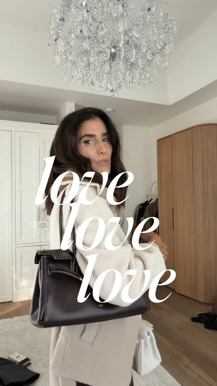 For anyone who is also handbag obsessed…. Girls this new arrival is soooo good! I love how soft it is, the style, functionality and size. I’m  just shy of 5-7” wearing the size small sweatshirt. #amazon #handbag #giftidea #stylinbyaylin #aylin #varley #bag

#LTKootd #LTKGiftGuide #LTKHoliday