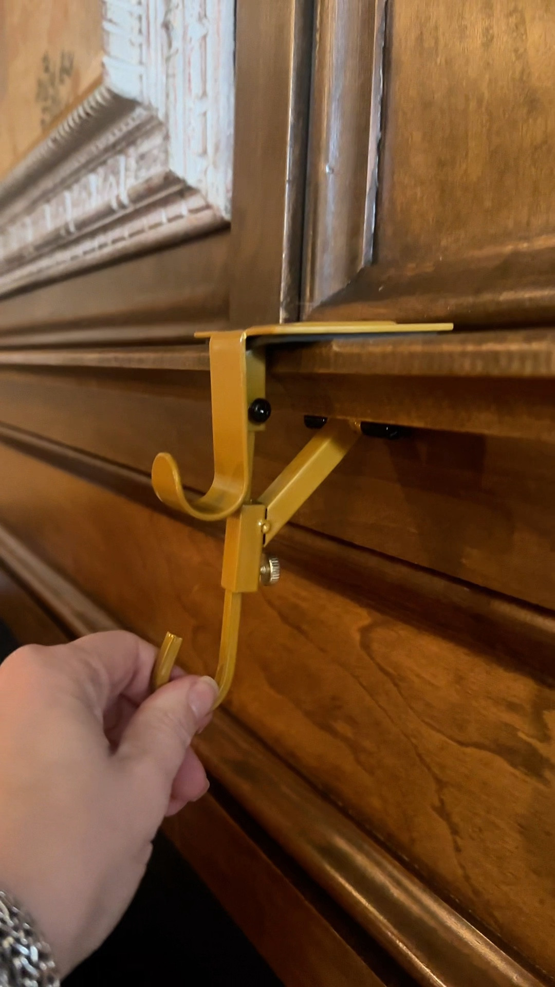 ‼️CHRISTMAS DECORATING GAME CHANGER‼️These garland & stocking hangers for your mantle that don’t require any drilling or command hooks ever again are CHANGING MY CHRISTMAS DECORATING LIFE! Oh & they’re from Amazon !!!!

#LTKHoliday #LTKHome #LTKSeasonal