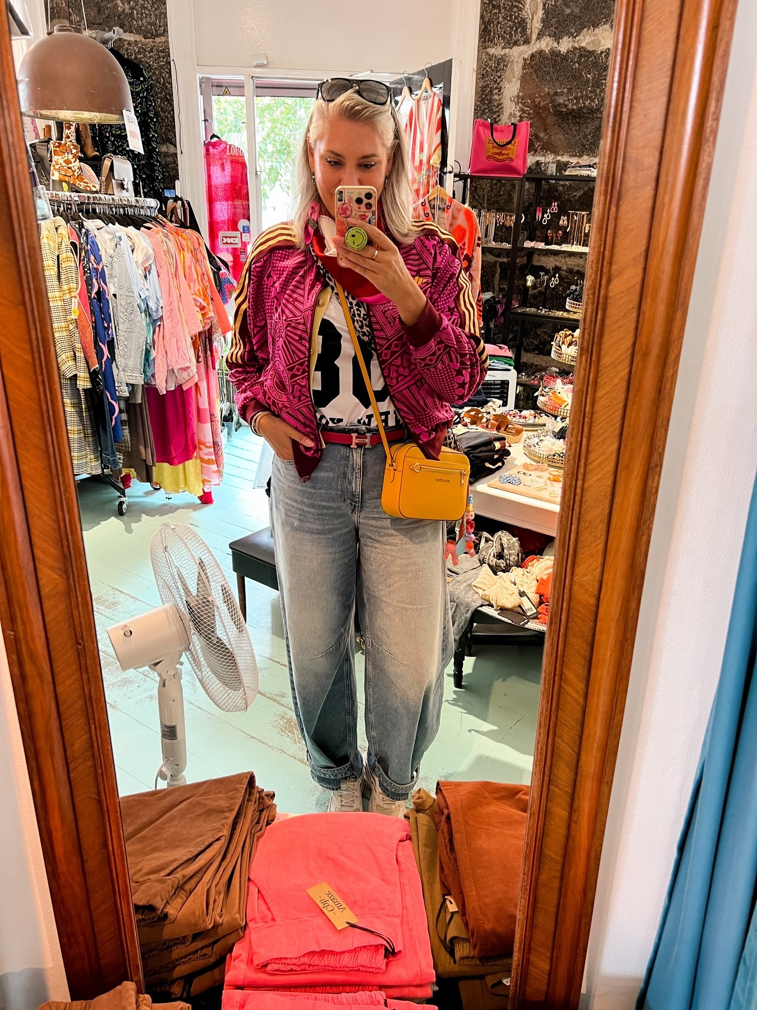 OOTD - Donderdag. Adidas x Farm Rio jasje (oud), geel gebreid gilet (Zara, vorig jaar), sports inspired t-shirt (40/42), barrel fit jeans (44), gele crossbody tas en Skechers sneakers.

#LTKnederlands #LTKeurope #LTKtravel