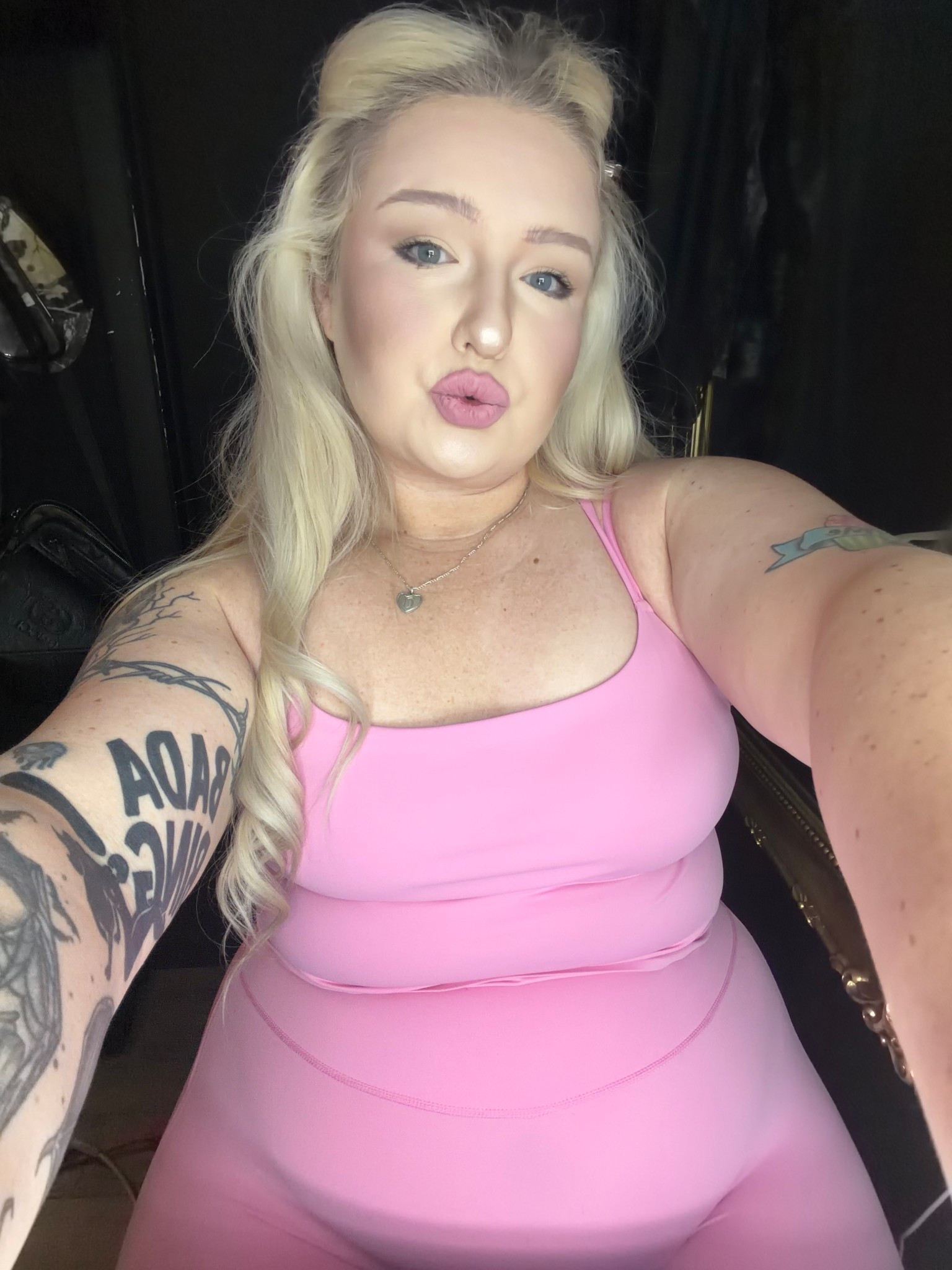 The most flattering activewear I’ve found in so long! This pink is also just the best! I got an XL in the top and bottom! 🩷✨

#LTKValentine #LTKmomlife #LTKootd