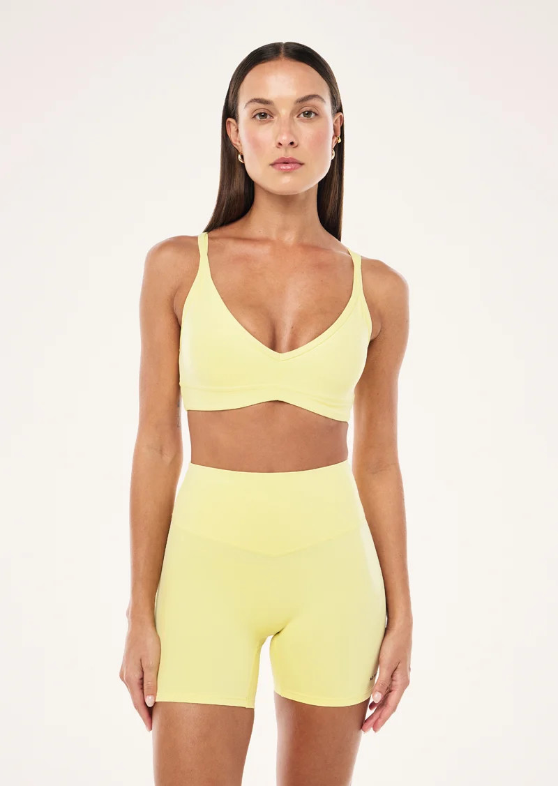 PARAMOUNT SPORTS BRA IN LEMONADE | P.E Nation AU