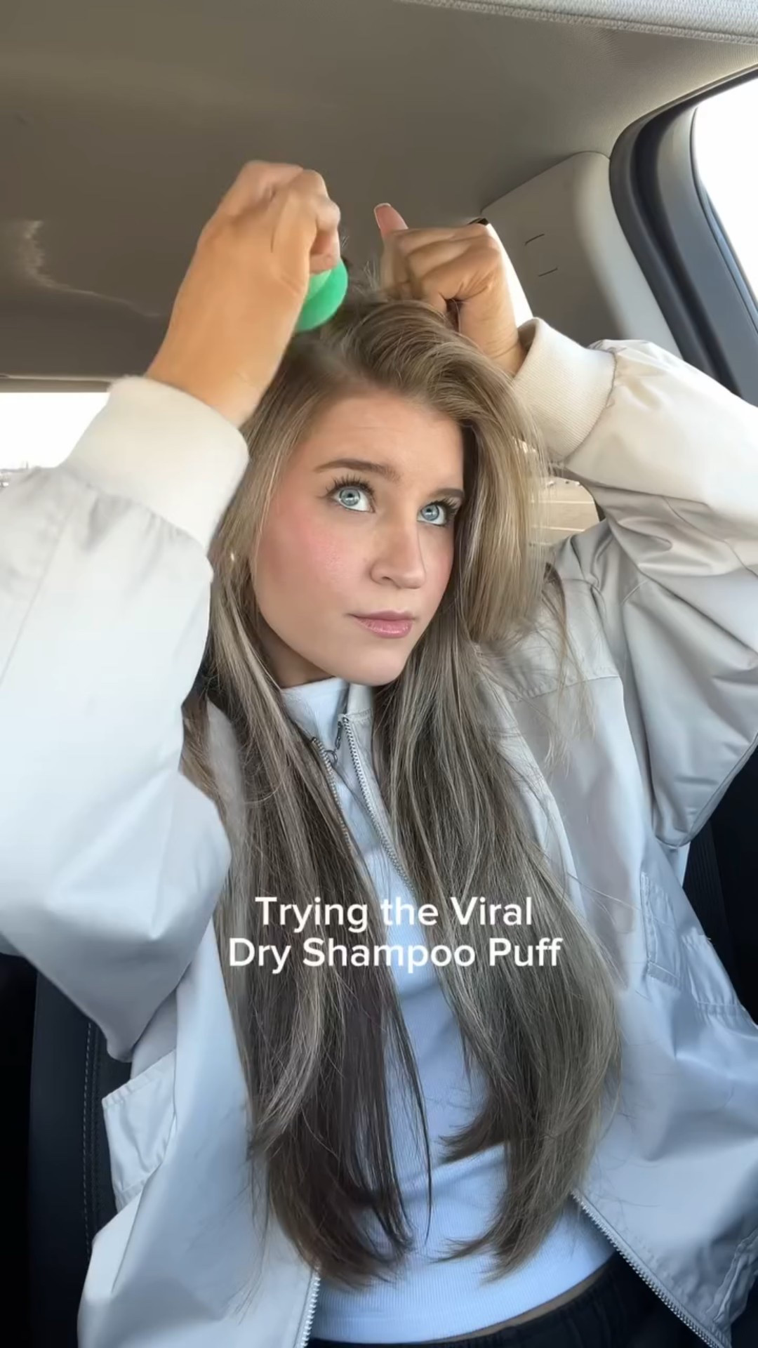 This is the coolest dry shampoo I’ve ever tried 😍 @briogeo Dry Shampoo Puff is perfect for touch ups on-the-go or for travel (especially on a plane since it’s aerosol-free)!