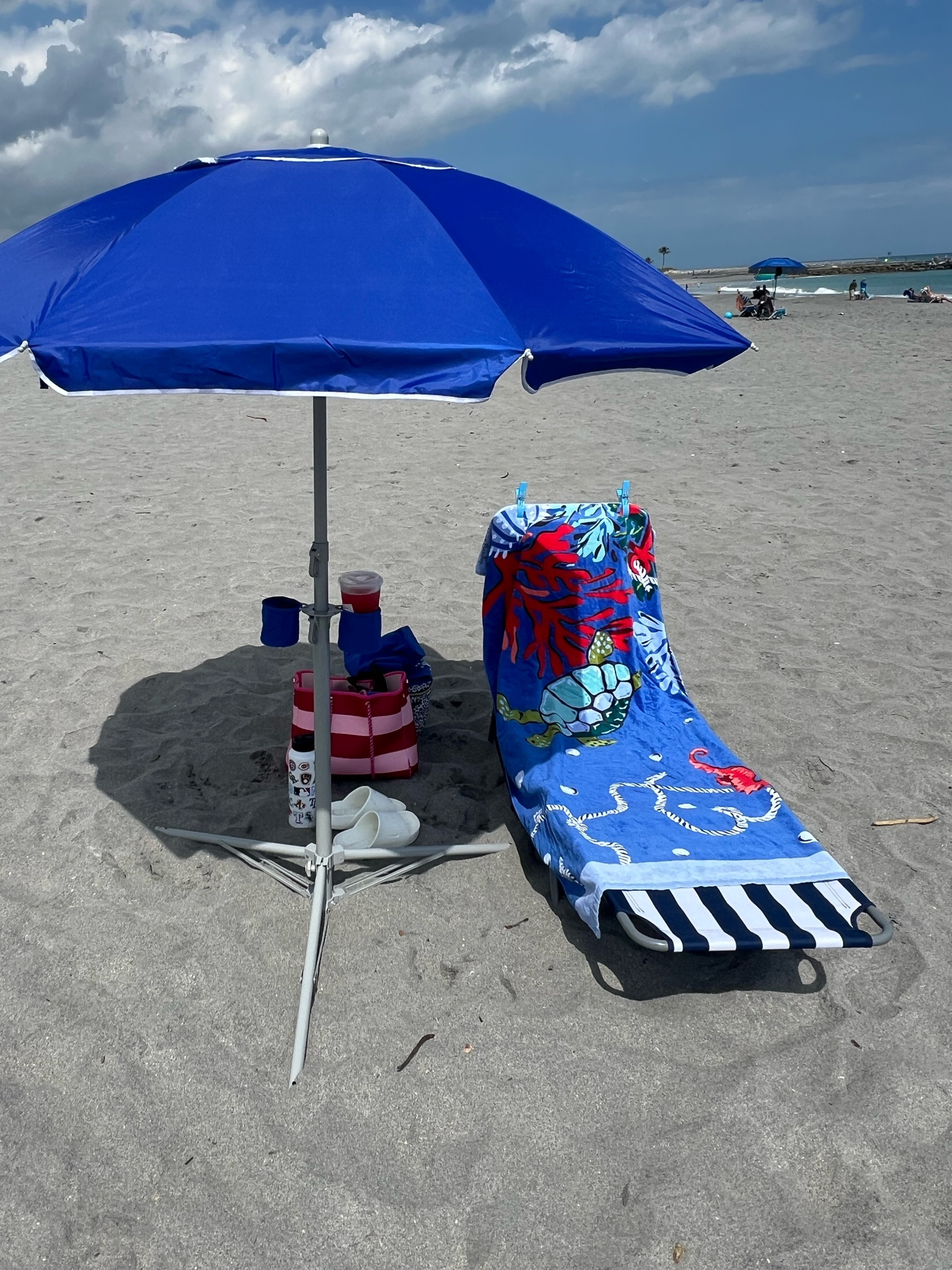 Beach day essentials

This is by far the best umbrella! It can be used for sports tournaments, the beach, pool, on the boat, etc. So easy to travel with! 

Beach chair lounger, towel clamps, umbrella, drink holder, pool, sand

#LTKtravel #LTKfindsunder50 #LTKSeasonal