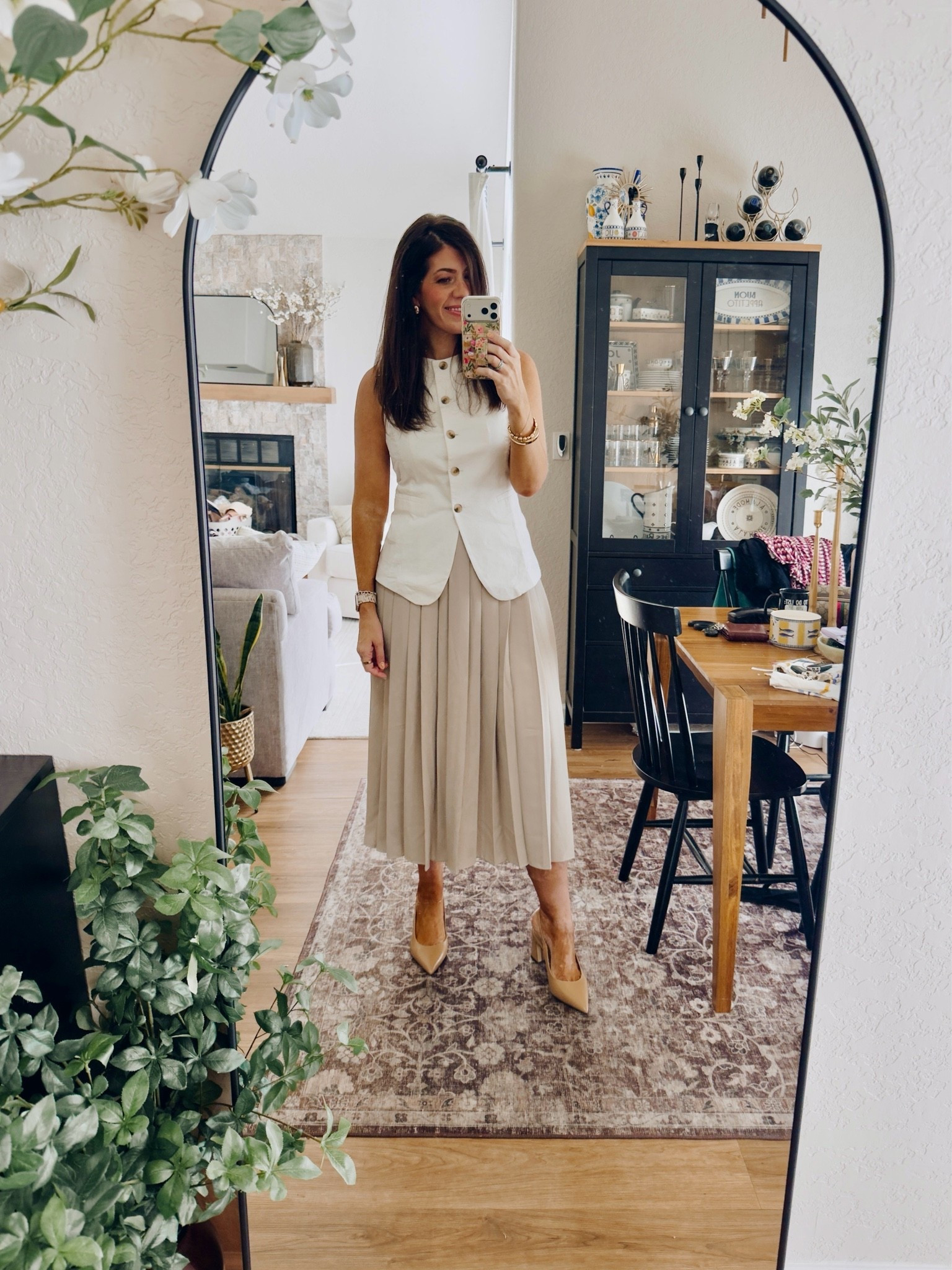 Work outfit in the day
Medium vest and skirt

#LTKSaleAlert #LTKMidsize #LTKWorkwear