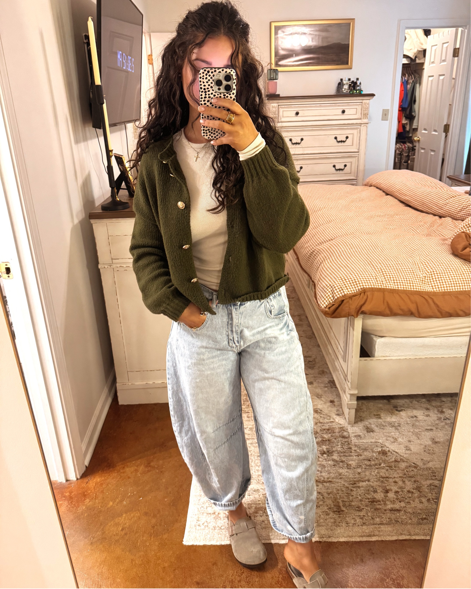 The infamous barrel jeans and clogs combo😭😭

#LTKootd