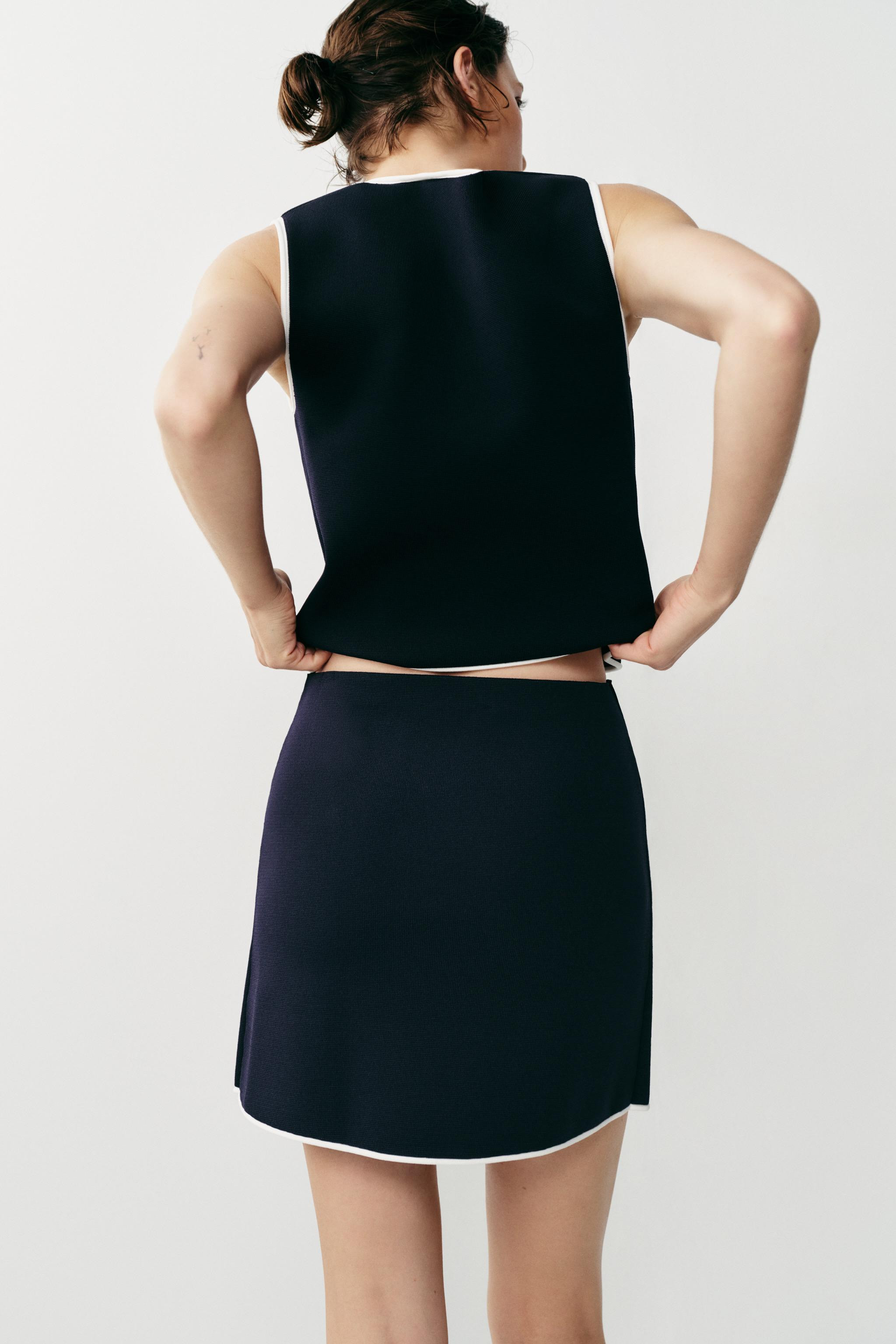 SHORT KNIT SKIRT WITH CONTRAST BUTTONS | Zara UK
