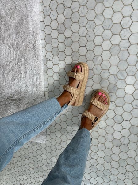 the best platform sandals for summer! 😍 super comfortable too! 

#sandals #summersandals #platformsandals 

#LTKFindsUnder100 #LTKShoeCrush