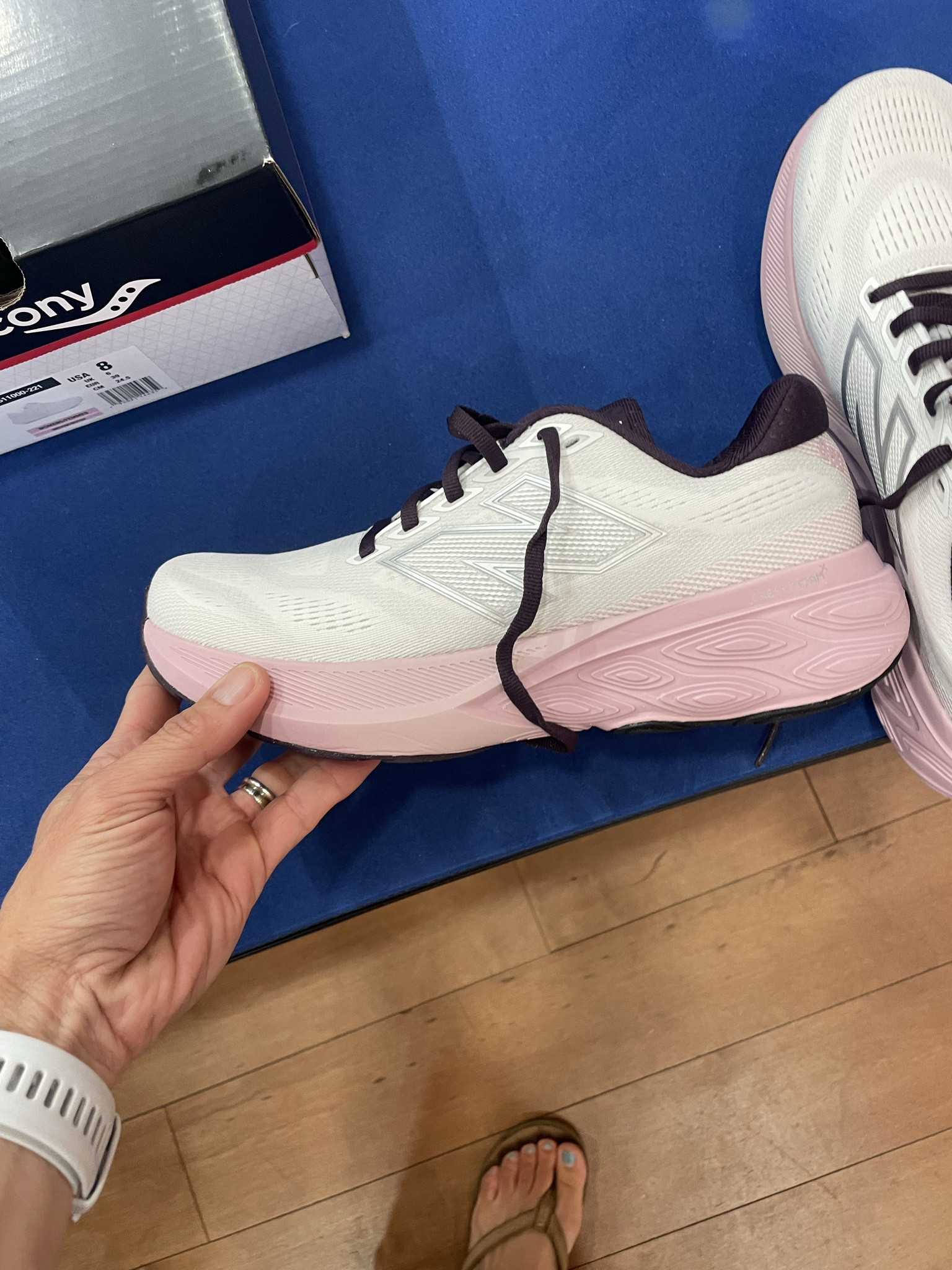 The New Balance Fresh Foam 880 v15 are my go-to shoes for long runs and daily training. Cushioned, supportive, and lightweight, they keep every mile comfortable without sacrificing performance. I recommend sizing up half a size for the perfect fit. Linked my pair here.

#NewBalance #FreshFoam880 #LTKfit #runningessentials #marathontraining

#LTKHalloween #LTKActive #LTKOver40