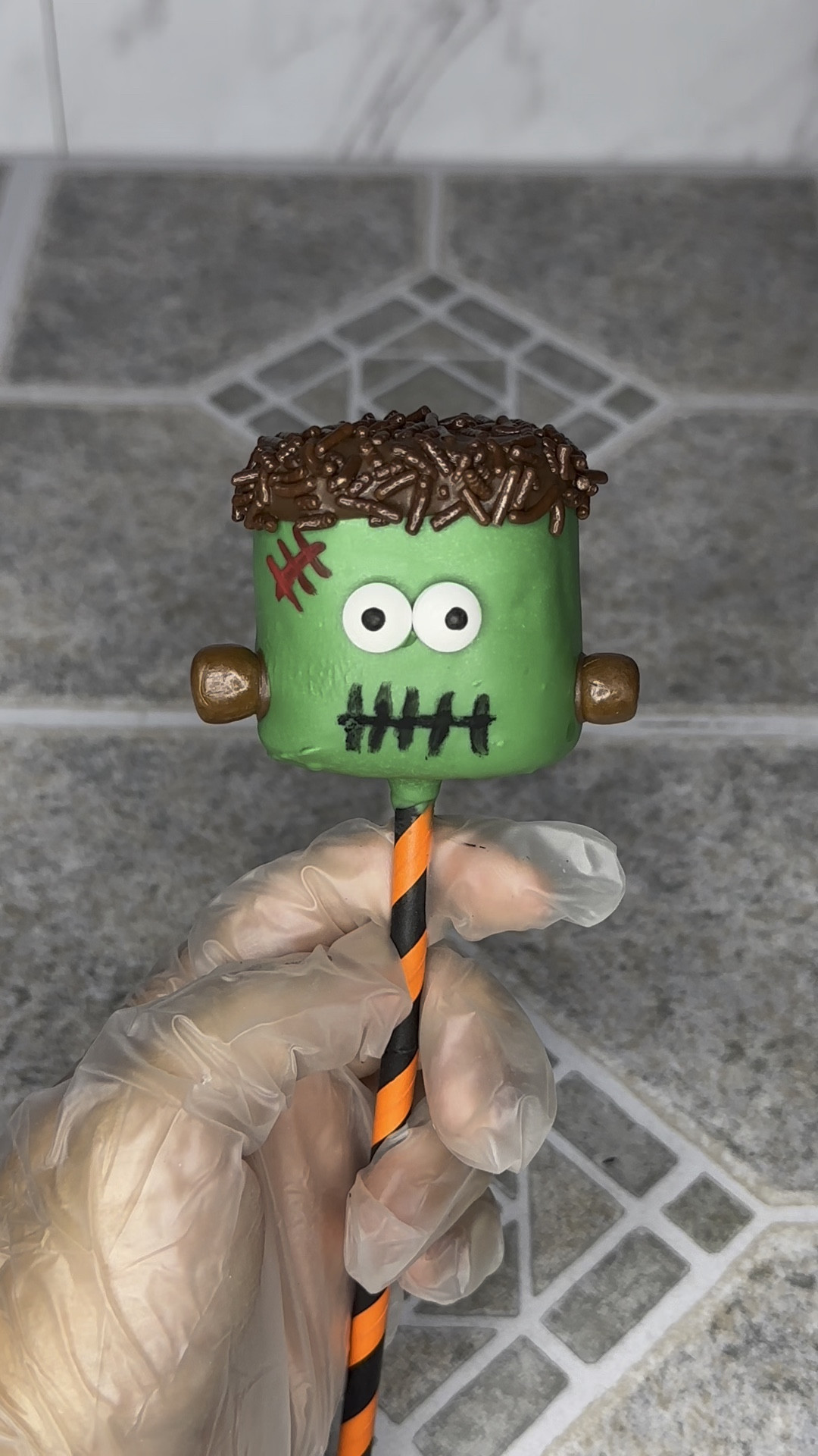 Halloween Herman Munster marshmallow pop #halloween #halloweentreat #hermanmunster #marshmellowpop #marshmallow #halloweencandy #trickortreat

#LTKParties #LTKWatchNow #LTKU