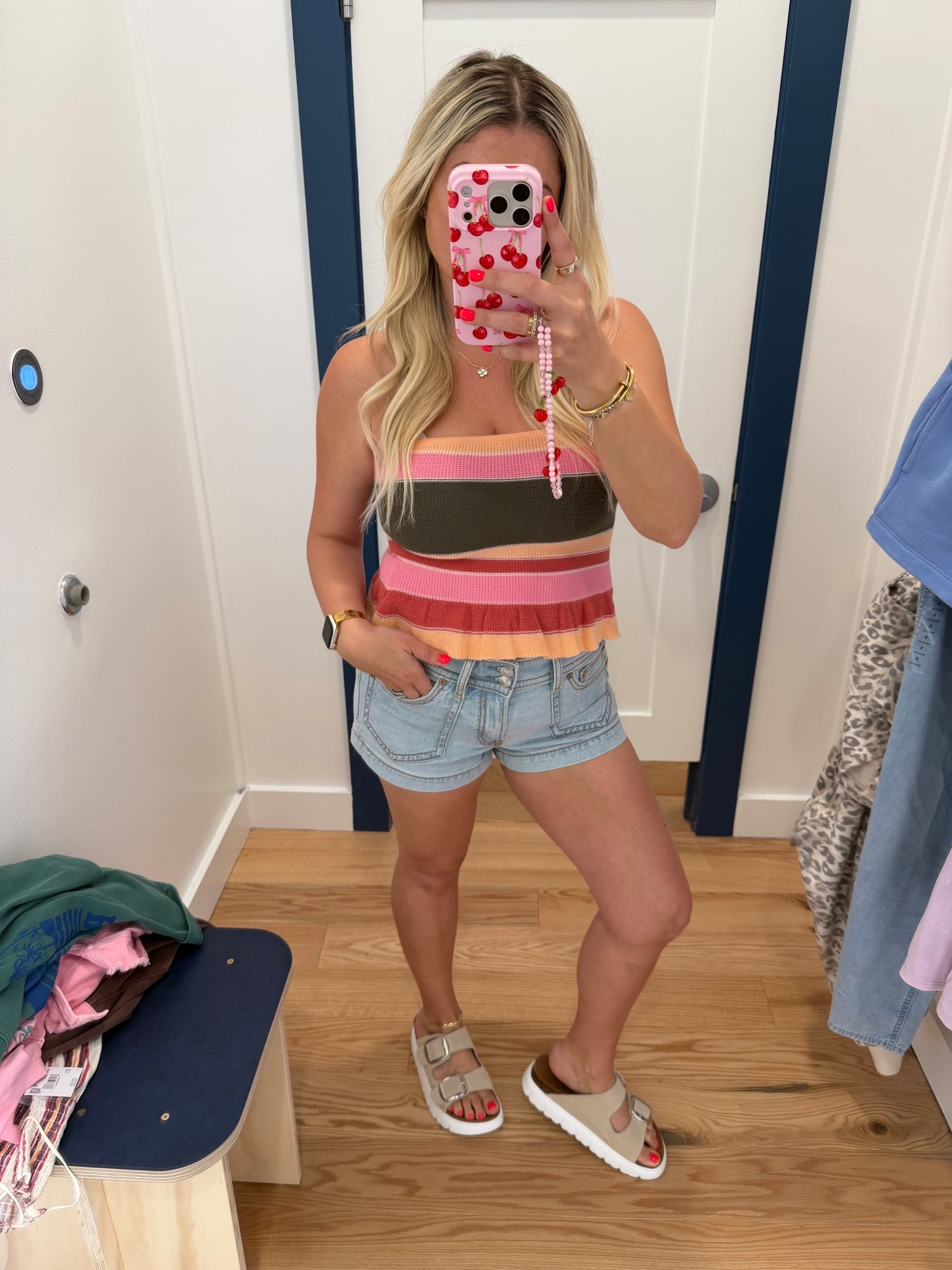 Spring and summer outfit 
Small top
Denim shorts tts
Sandals tts